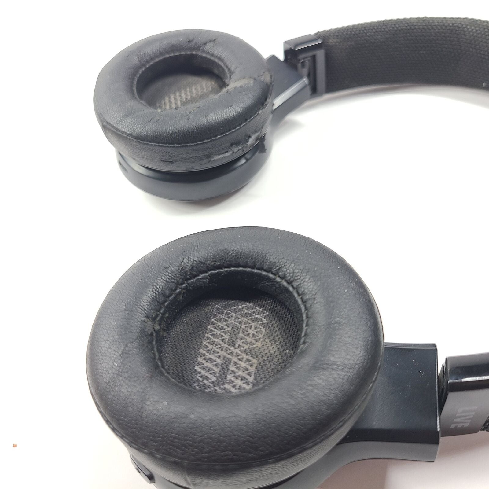 JBL LIVE 400BT Wireless Bluetooth On-Ear Headset - Black V1