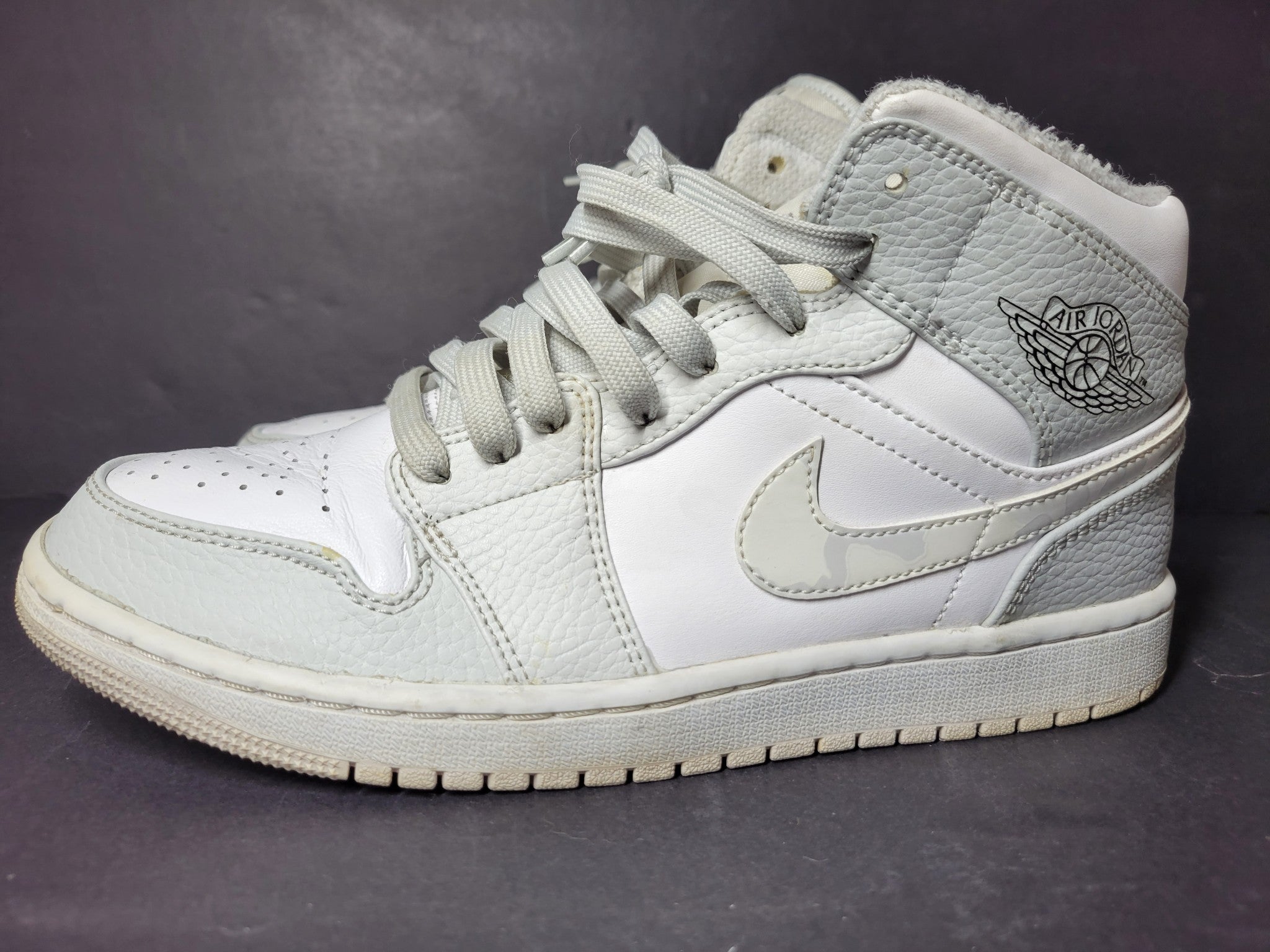 Nike Men's Air Jordan 1 Mid Swoosh Logo Sneakers DC9035-100 Gray Camo Sz 8.5