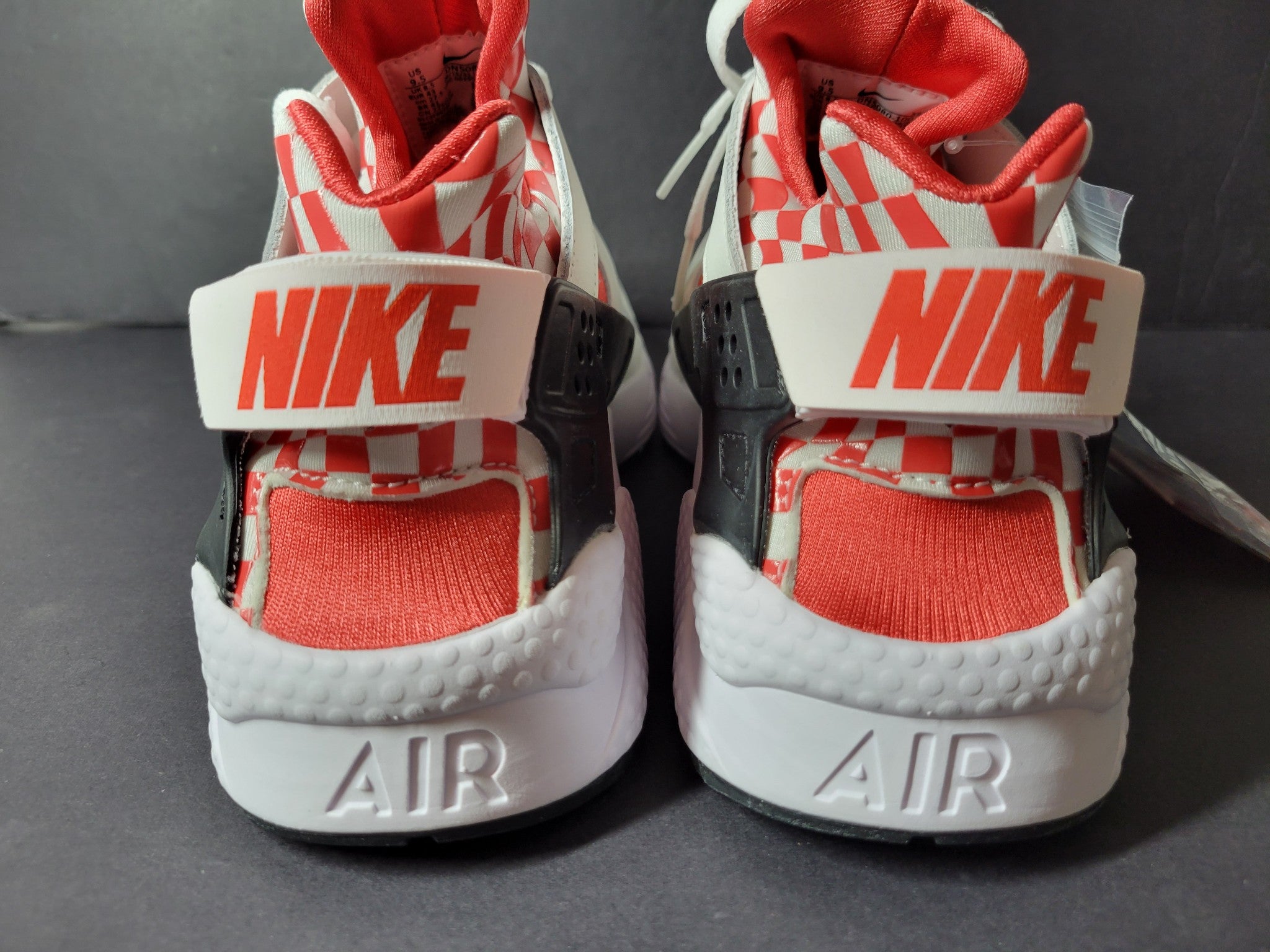 Nike Men's Air Huarache Liverpool Shoes Sneakers DN5080-100 Red 9.5