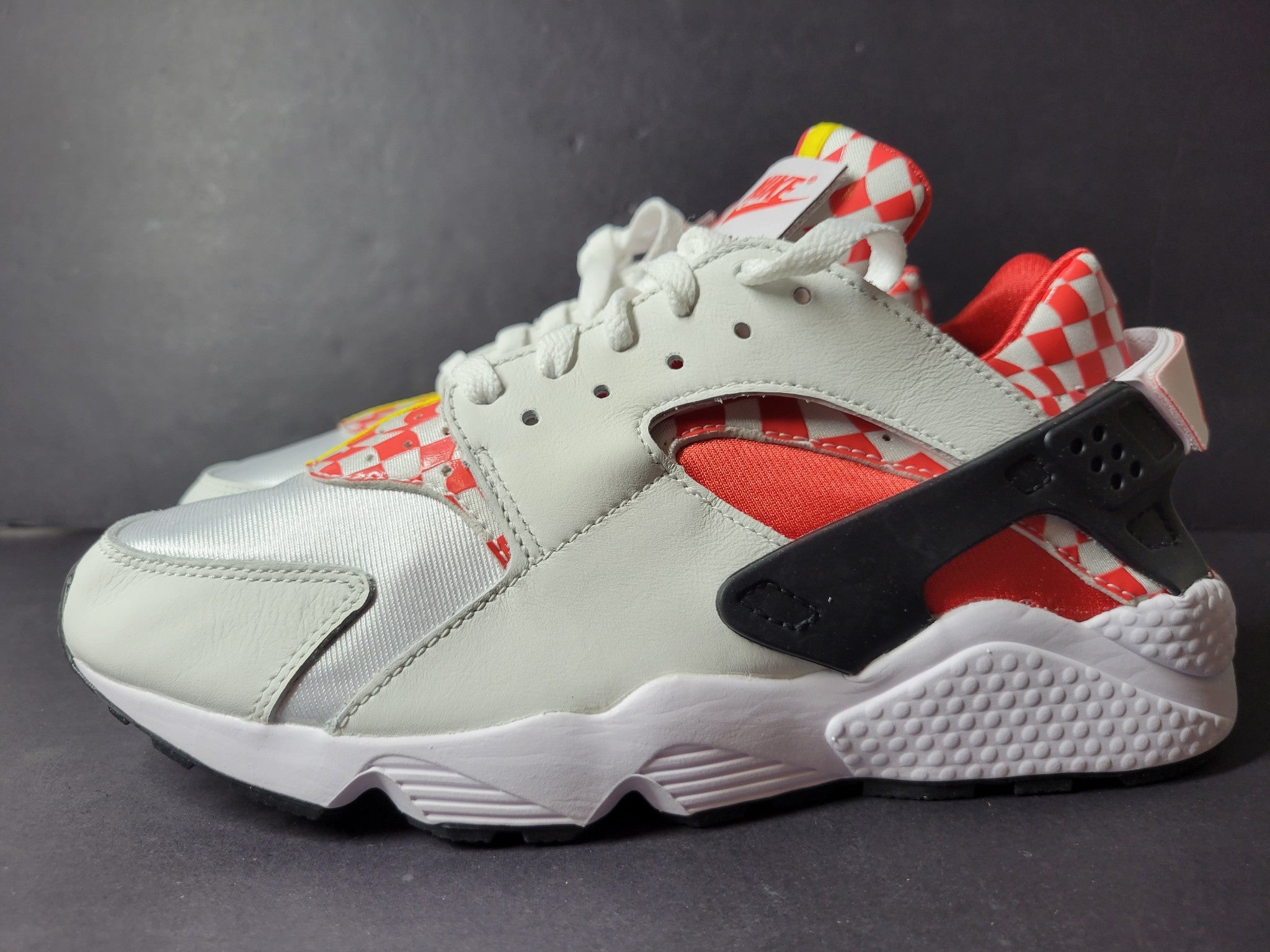 Nike Men's Air Huarache Liverpool Shoes Sneakers DN5080-100 Red 9.5