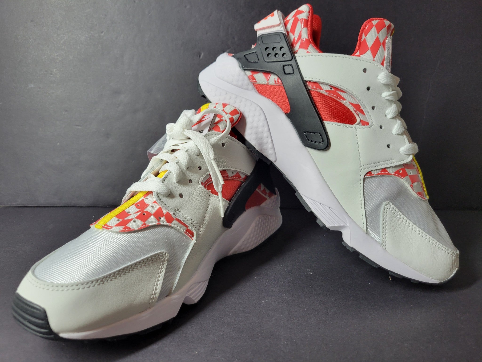 Nike Men's Air Huarache Liverpool Shoes Sneakers DN5080-100 Red 9.5