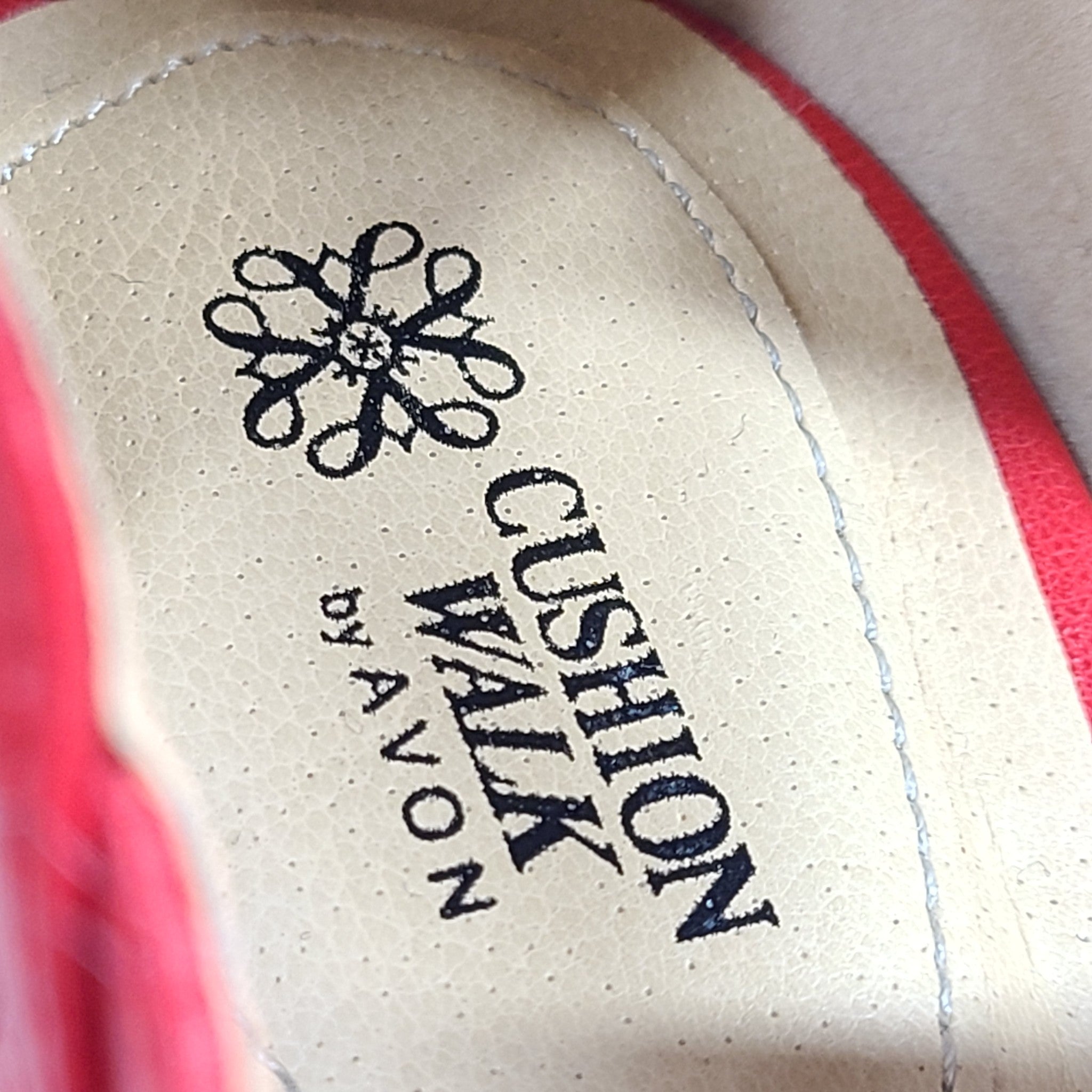Cushion Walk by Avon Red Open Toe 3.5 Inch Strappy Heels Pumps Size 9