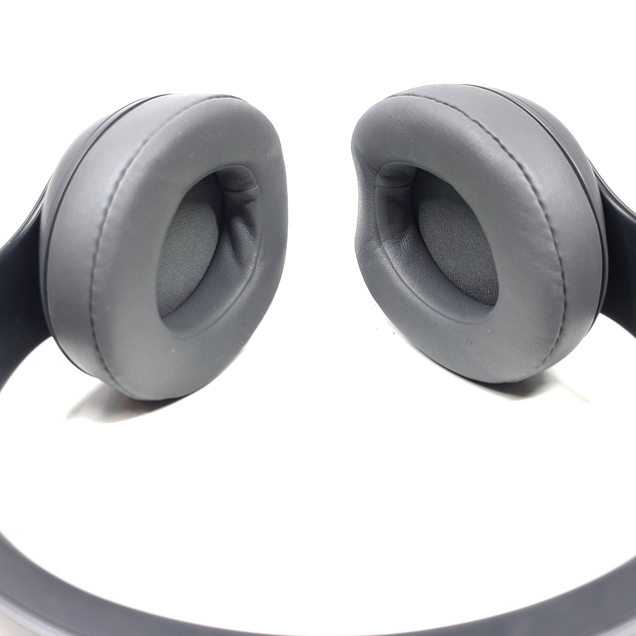 Beats by Dr. Dre Studio3 Wireless Over Ear Headphones - Gray