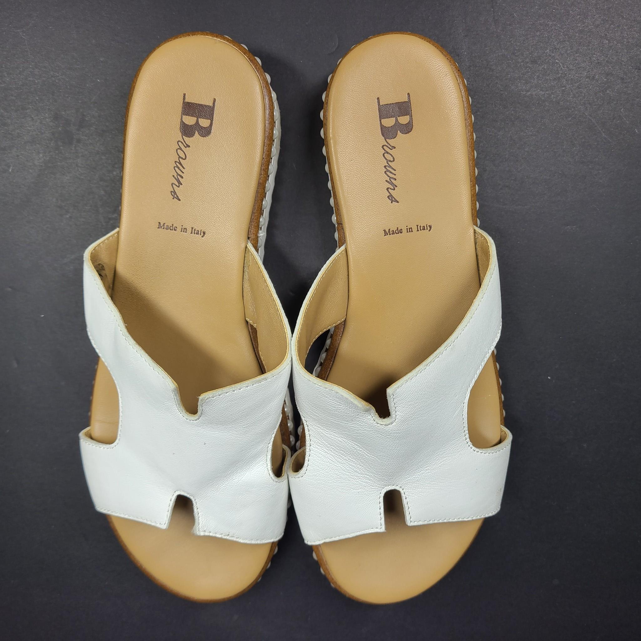 Browns Women's White Leather Platform Sandals Pearl Accent Sz 9