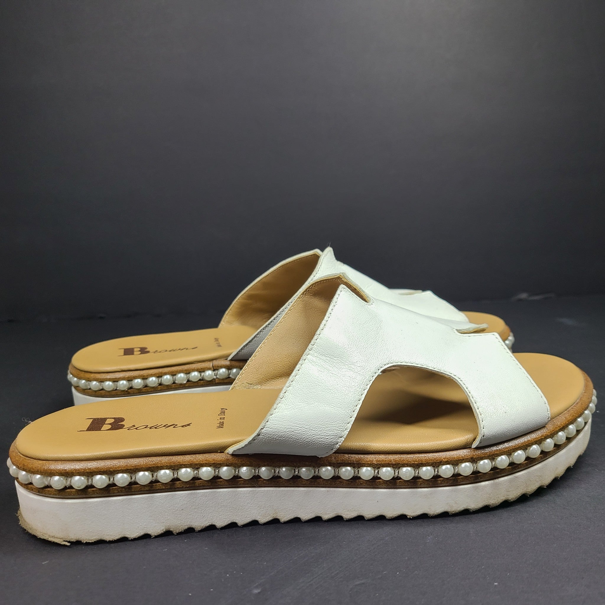 Browns Women's White Leather Platform Sandals Pearl Accent Sz 9
