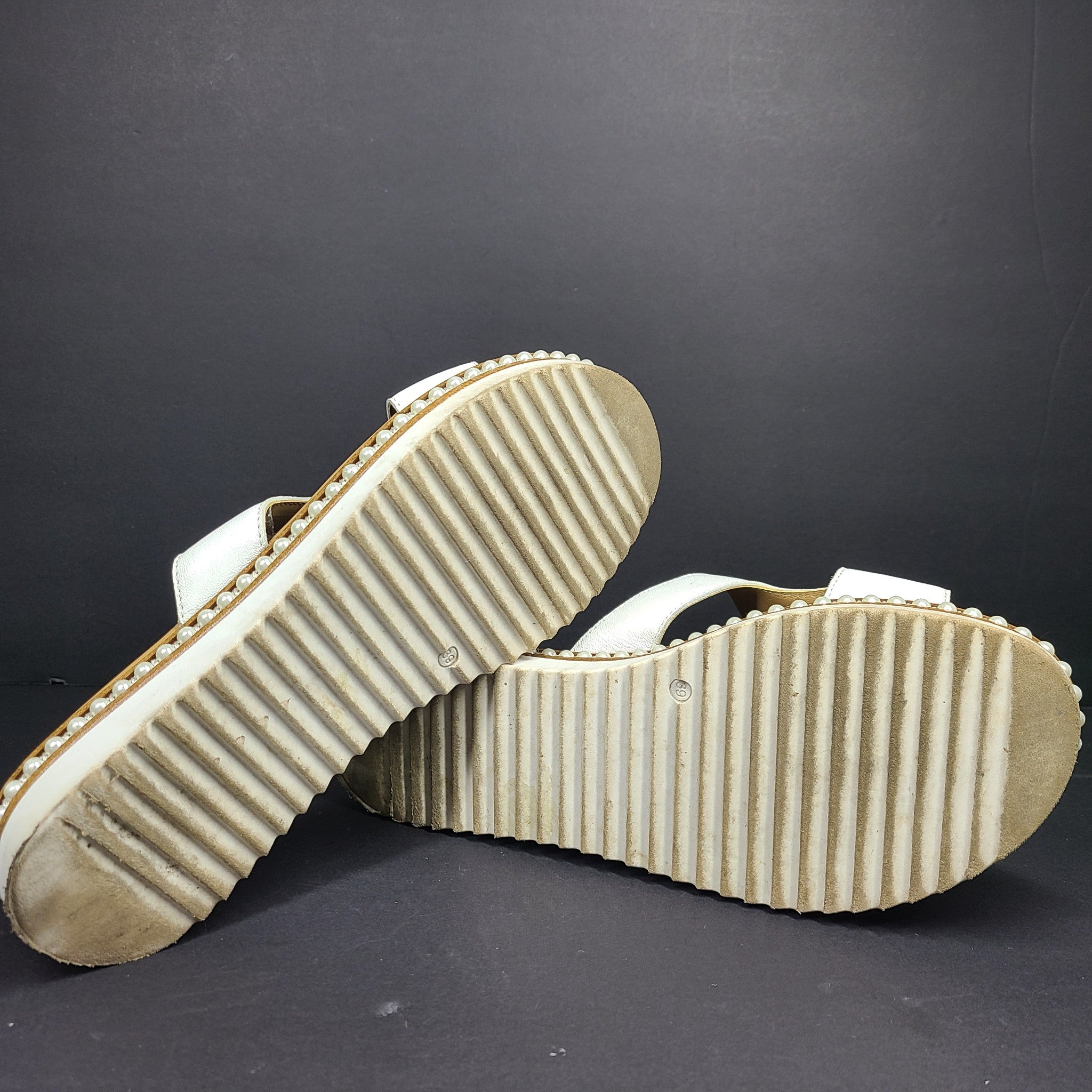 Browns Women's White Leather Platform Sandals Pearl Accent Sz 9