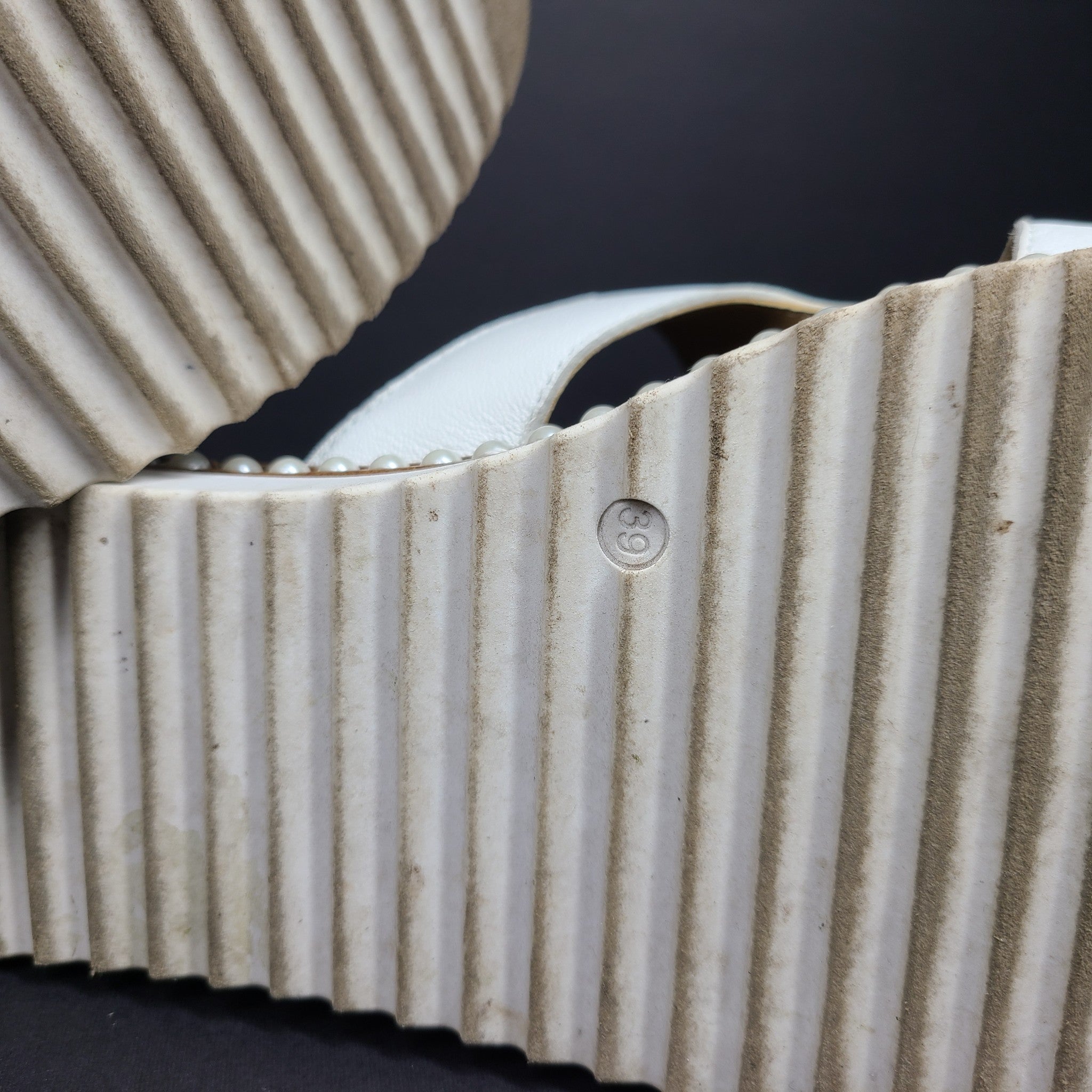 Browns Women's White Leather Platform Sandals Pearl Accent Sz 9