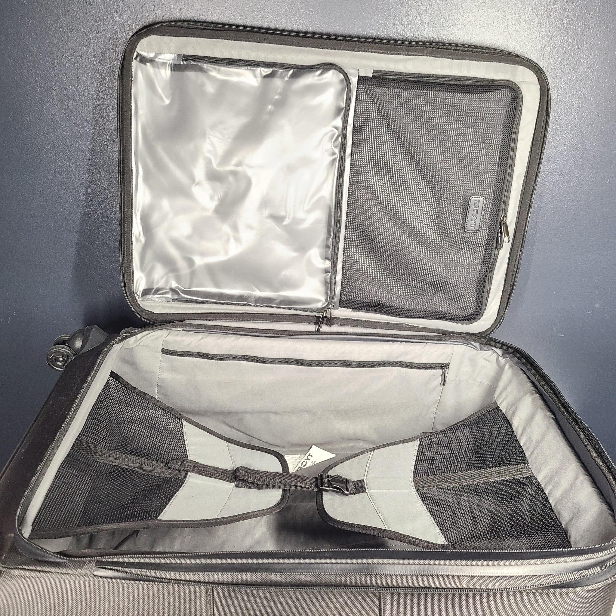 Boyt Mach 1 29" Spinner Luggage Suitcase Expandable Softshell Black