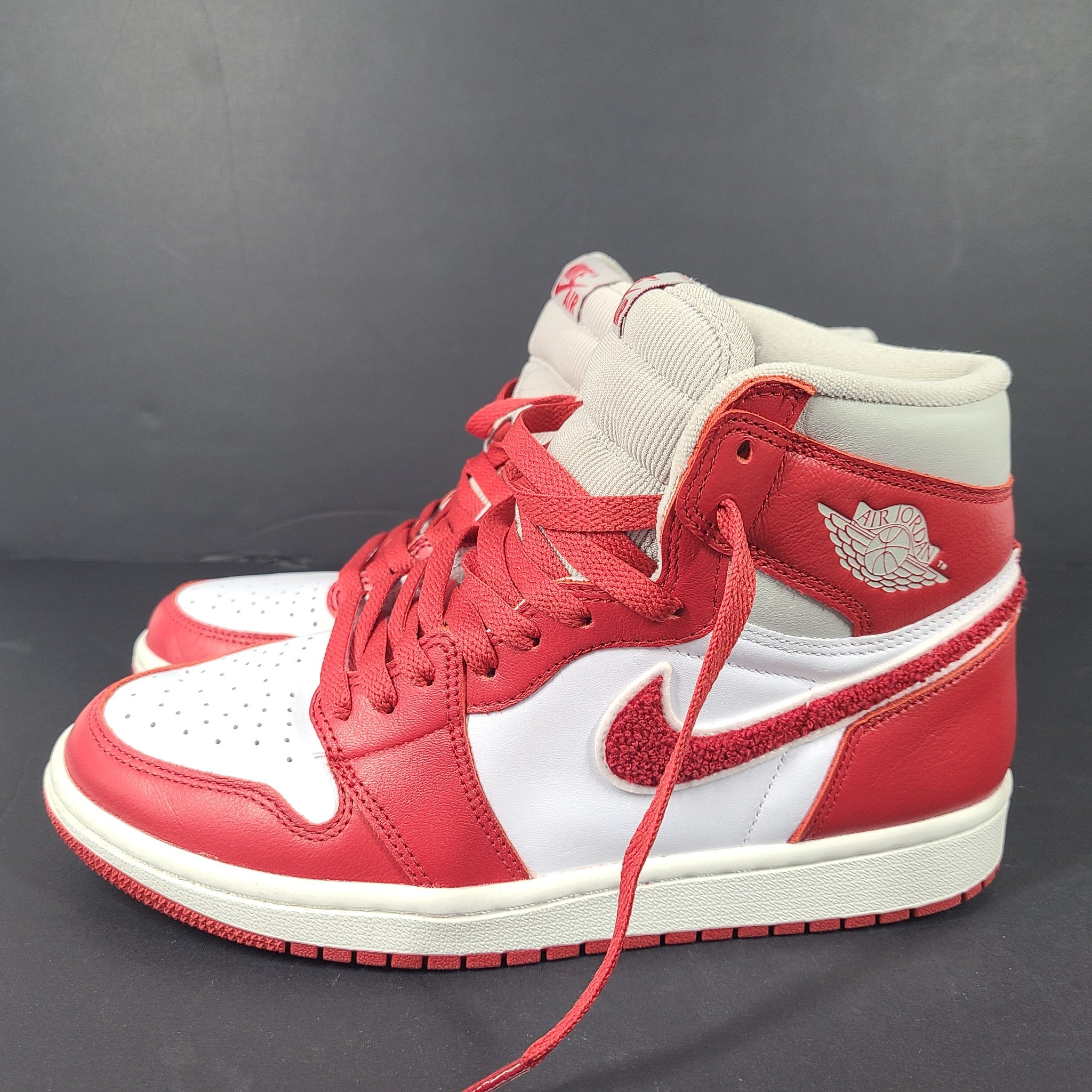 Nike Women's Air Jordan 1 Newstalgia Chenille Varsity Red DJ4891-061 Sz 8.5
