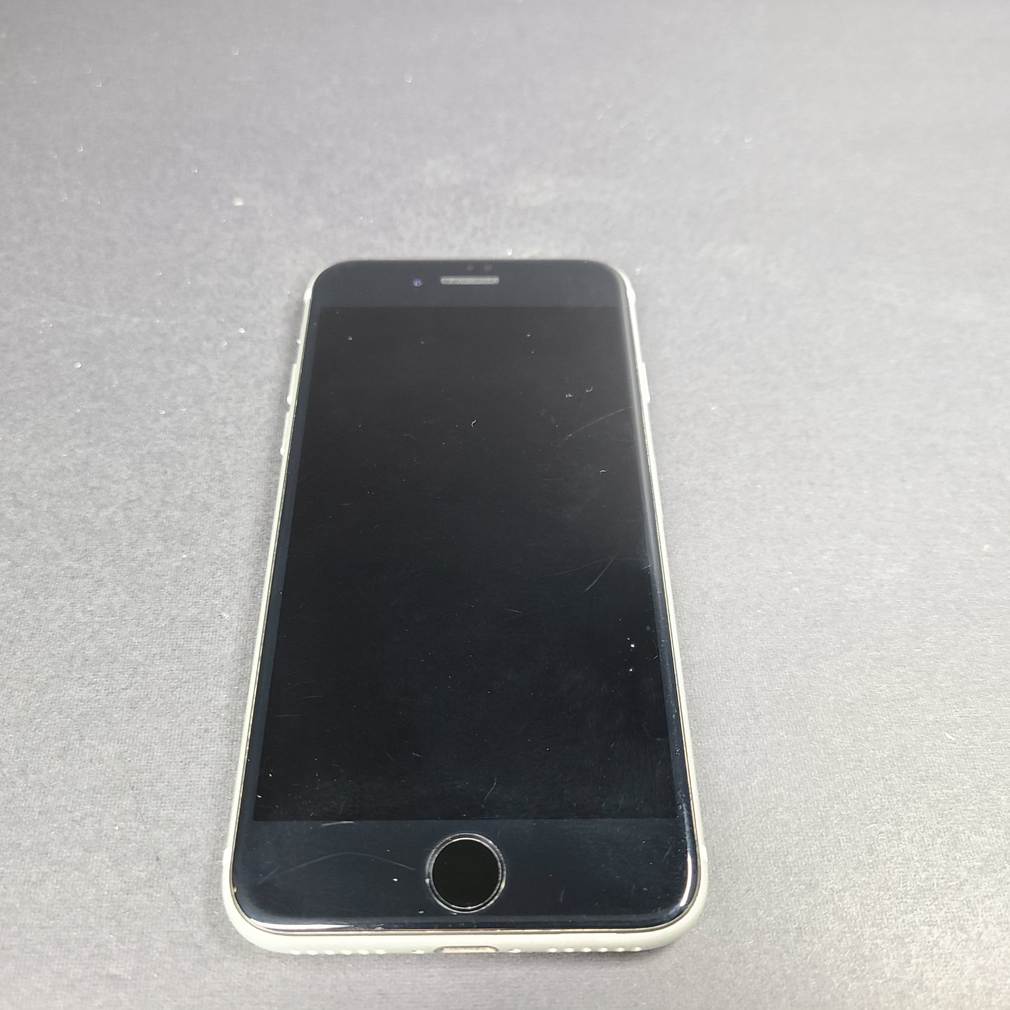 Apple iPhone SE 2 2nd Gen. (2020) – 64GB – White (Locked to Rogers)