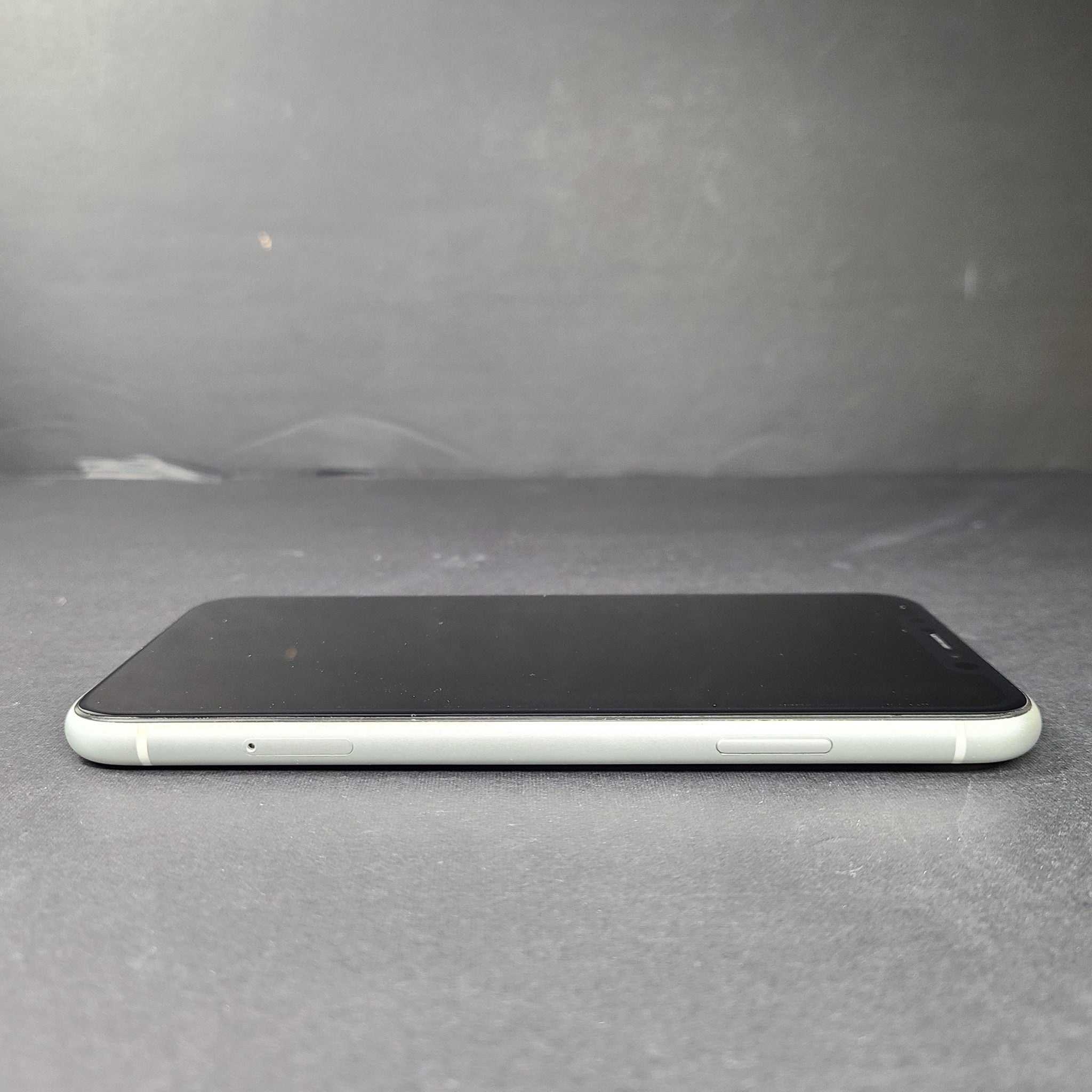 Apple iPhone XR - 64GB - White (Locked to AT&T) A1984 iOS Smartphone