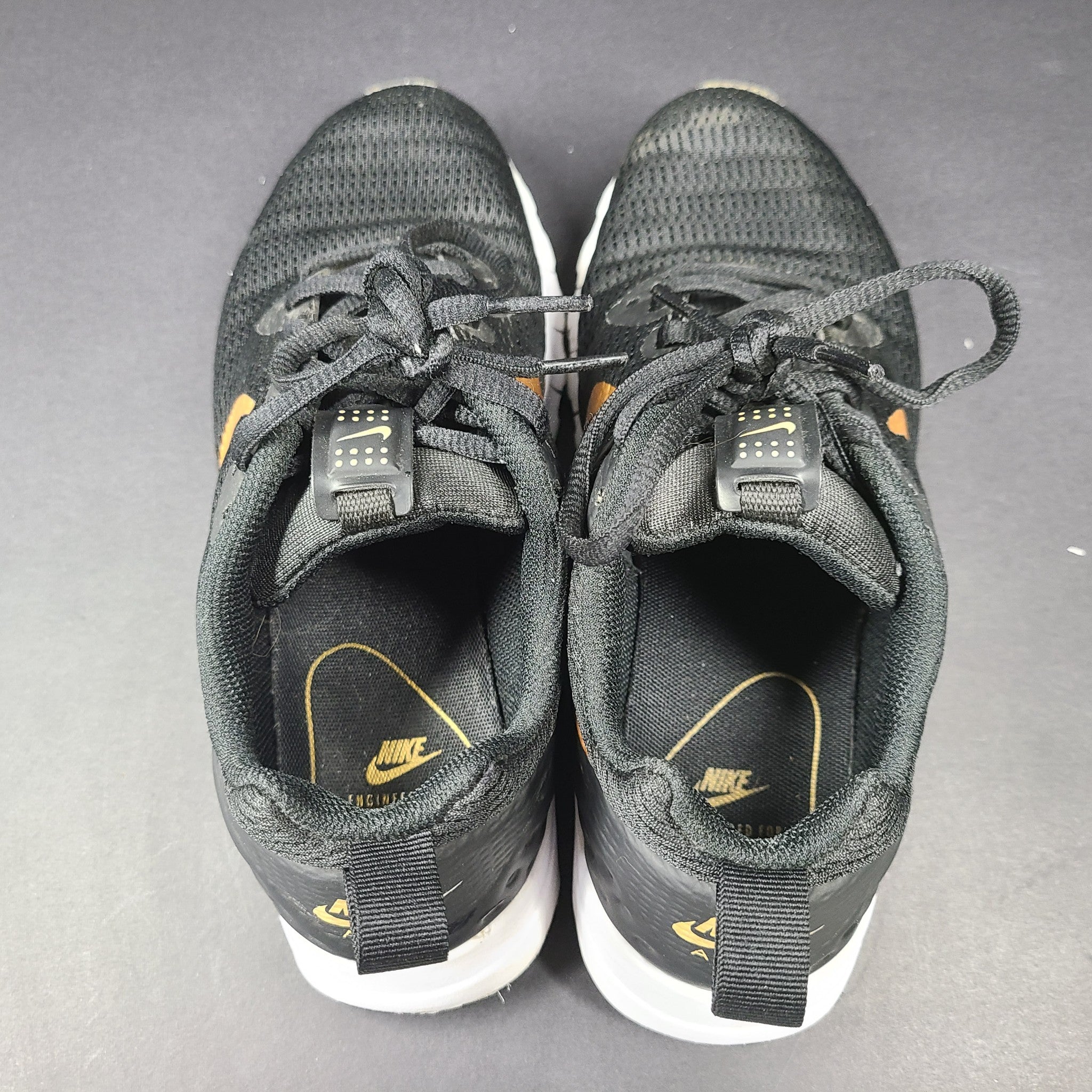 Nike Women's Air Max Motion LW Black Metallic Gold Running Shoes 833662-002 Sz 7