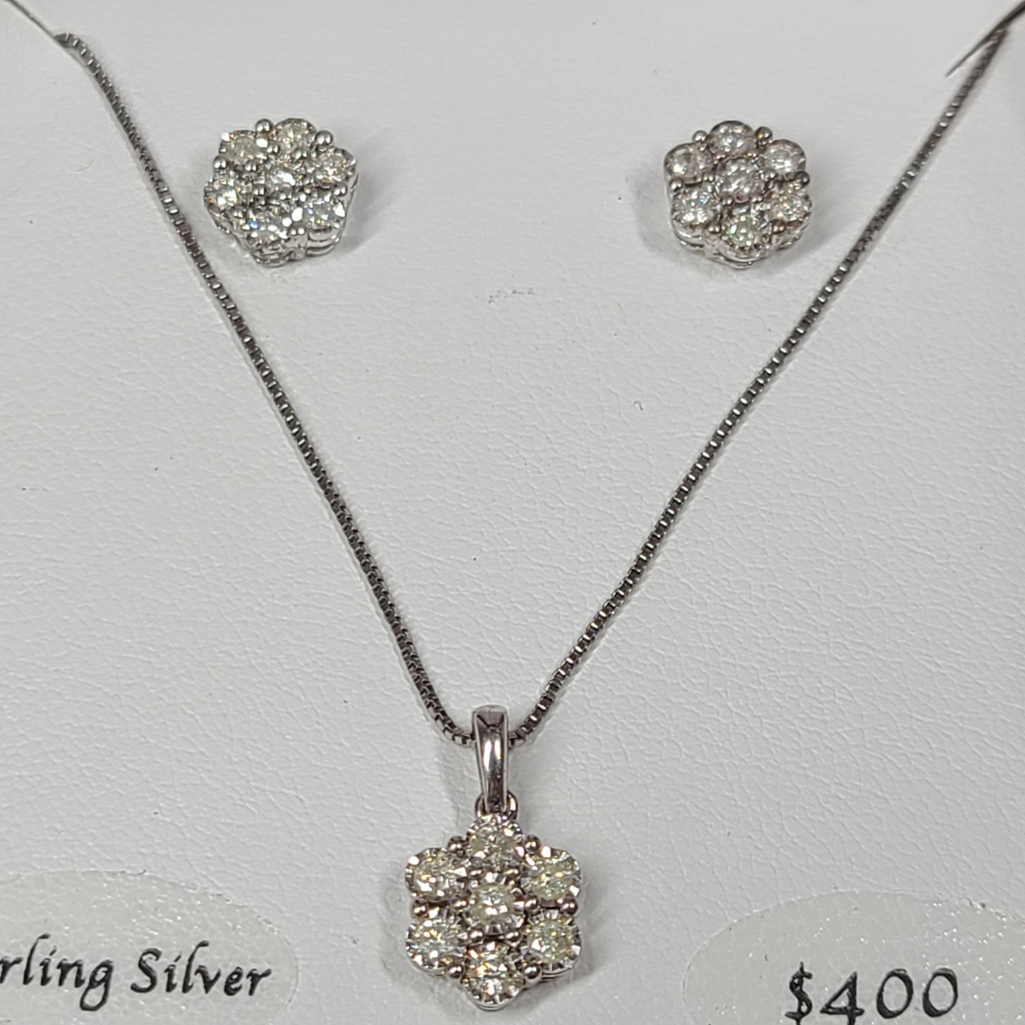 Macy's 2 Pc Set Diamond Flower Cluster Pendant Necklace & Stud Earrings 1 ctw