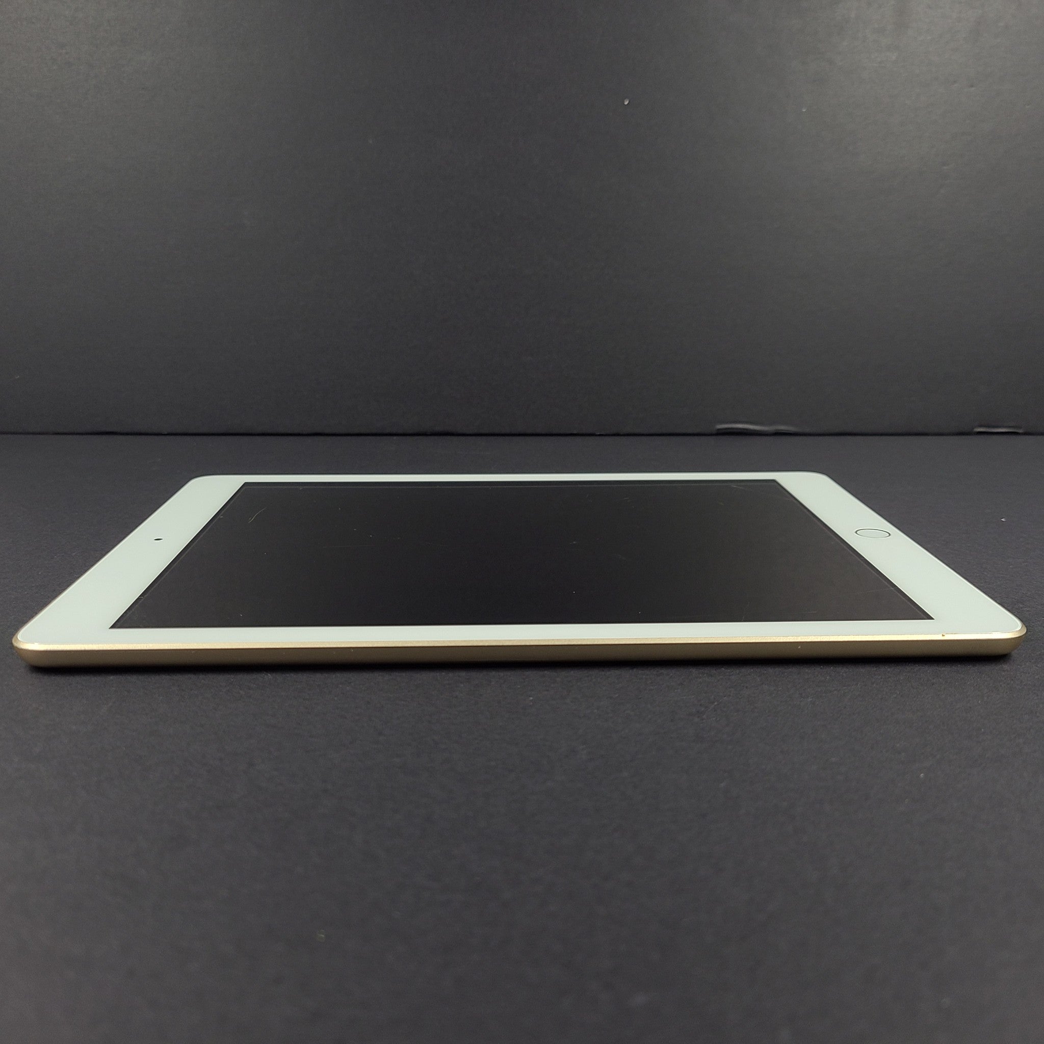 Apple iPad 5 5th Gen. 32GB, Wi-Fi, 9.7in - Gold iOS Tablet A1822 A1