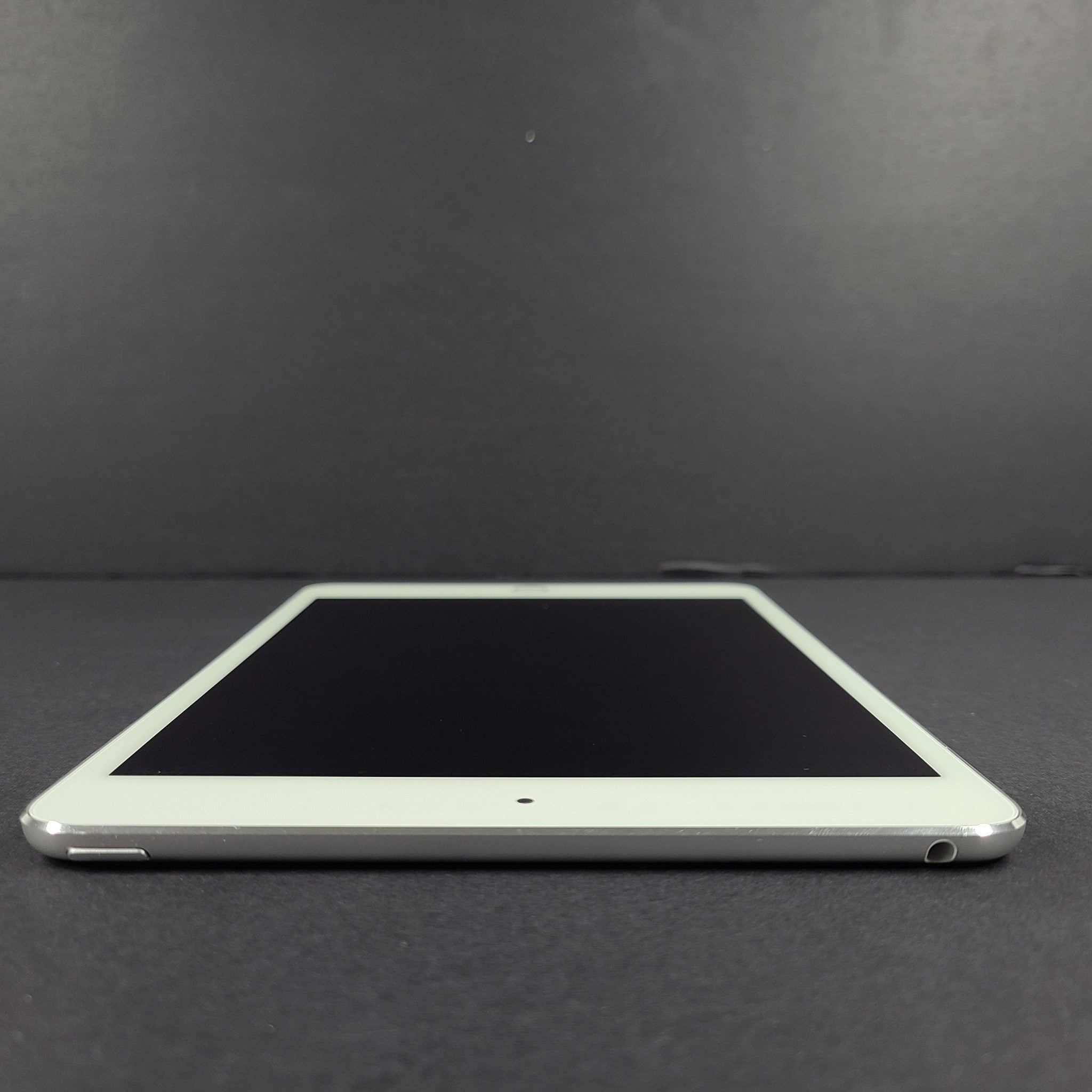 Apple iPad mini 4 (4th Gen)128GB, Wi-Fi, 7.9in iOS Tablet A1538 - Silver