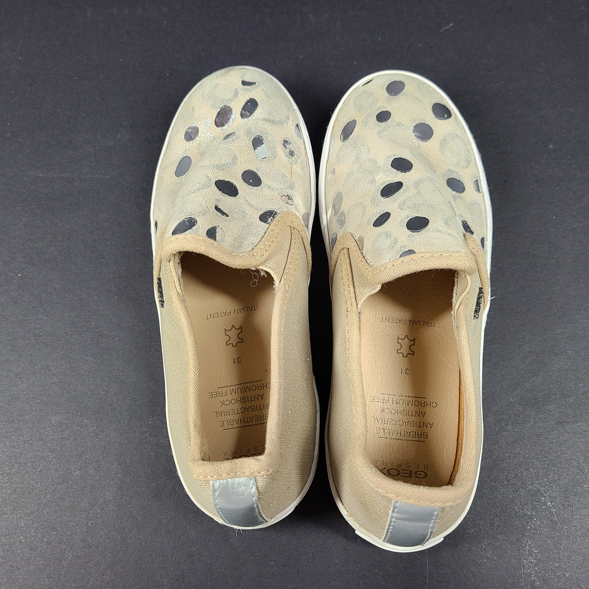 Geox Kilwi G Kids' Girls' Slip-On Sneakers Loafers in Beige/Silver US 13