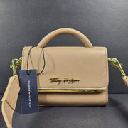 Tommy Hilfiger Modern Bar Flap Crossbody Bag Leather Purse Beige 4300039933