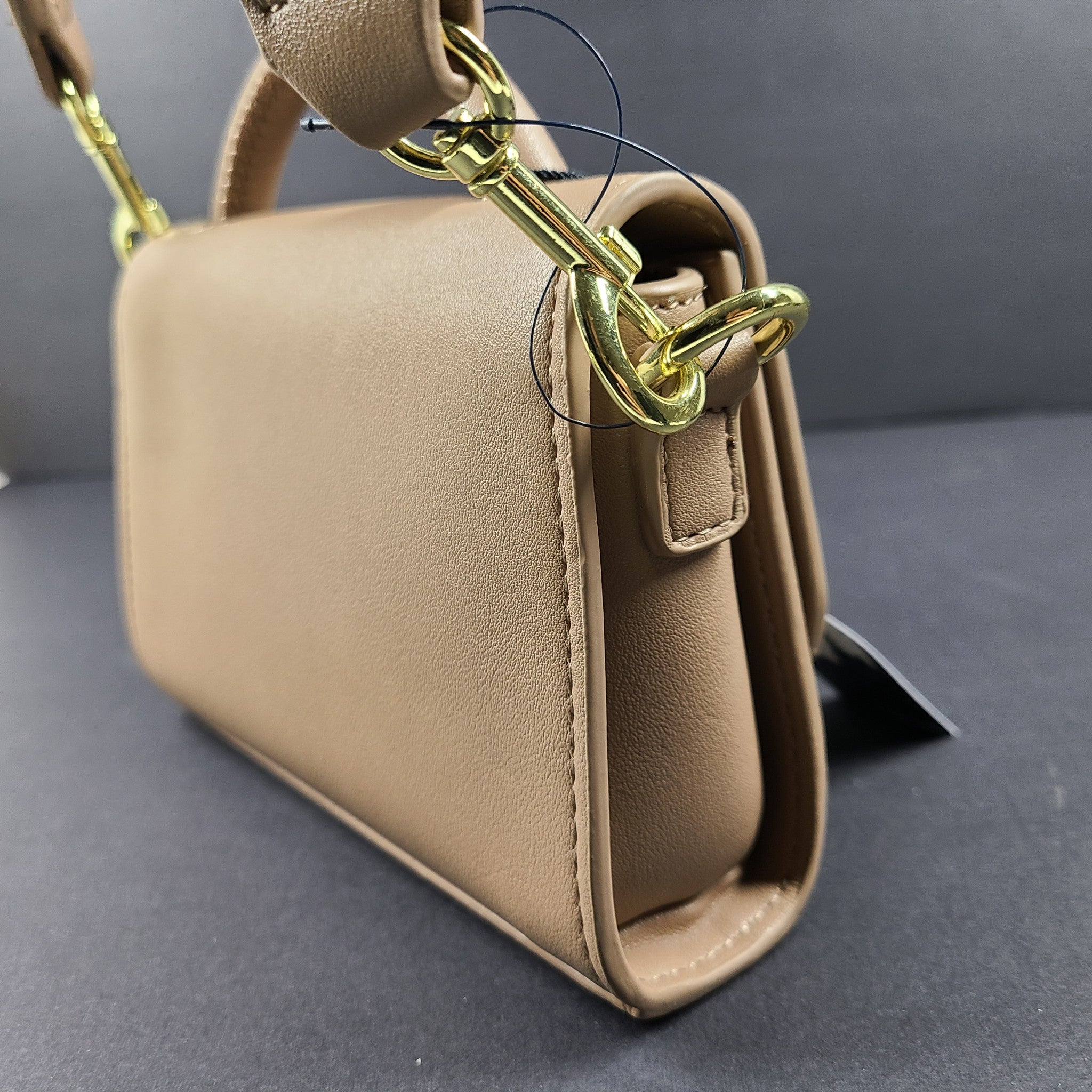 Tommy Hilfiger Modern Bar Flap Crossbody Bag Leather Purse Beige 4300039933