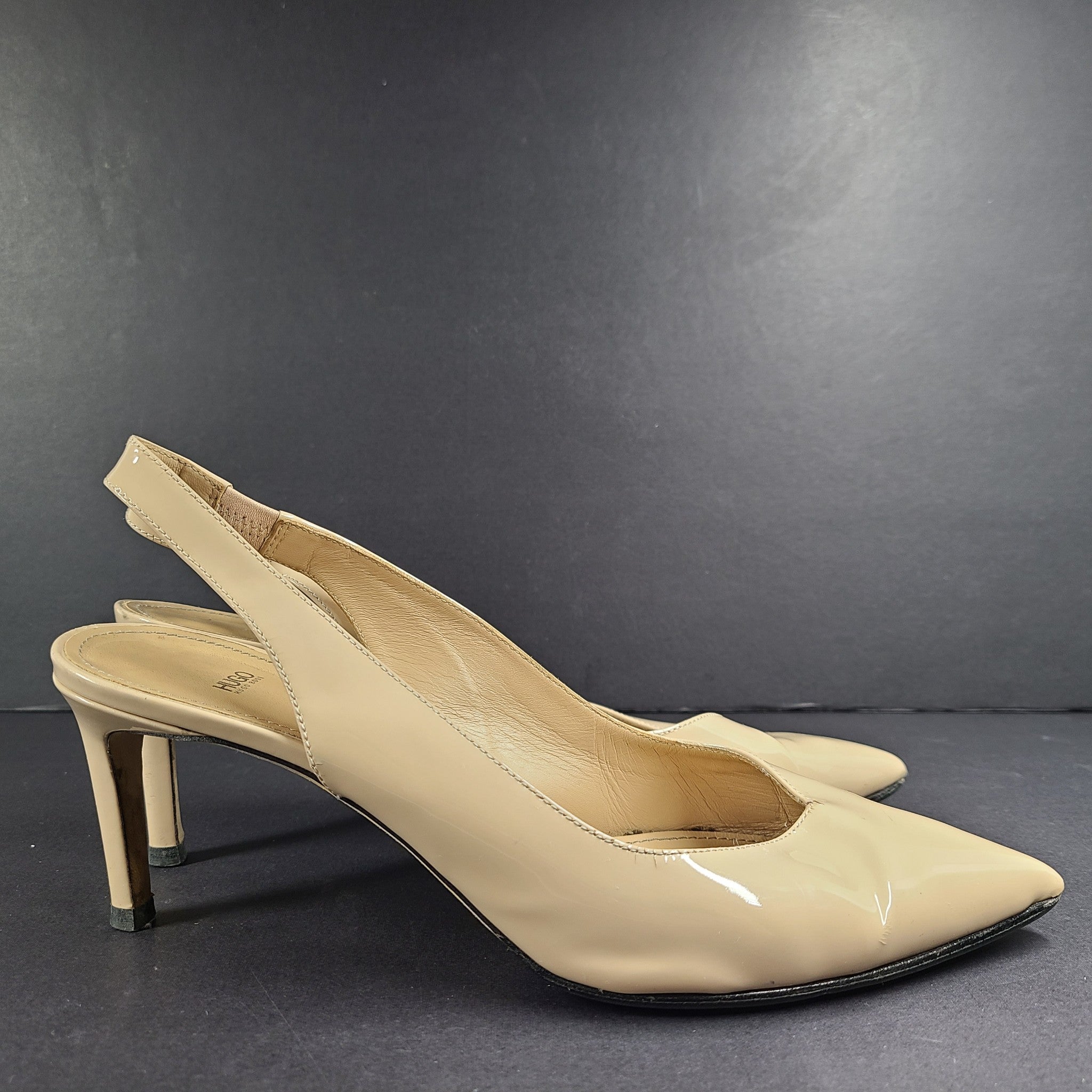 Hugo Boss Hellia Patent Leather Nude Beige Slingback Sandals Pointy Toe Sz 9