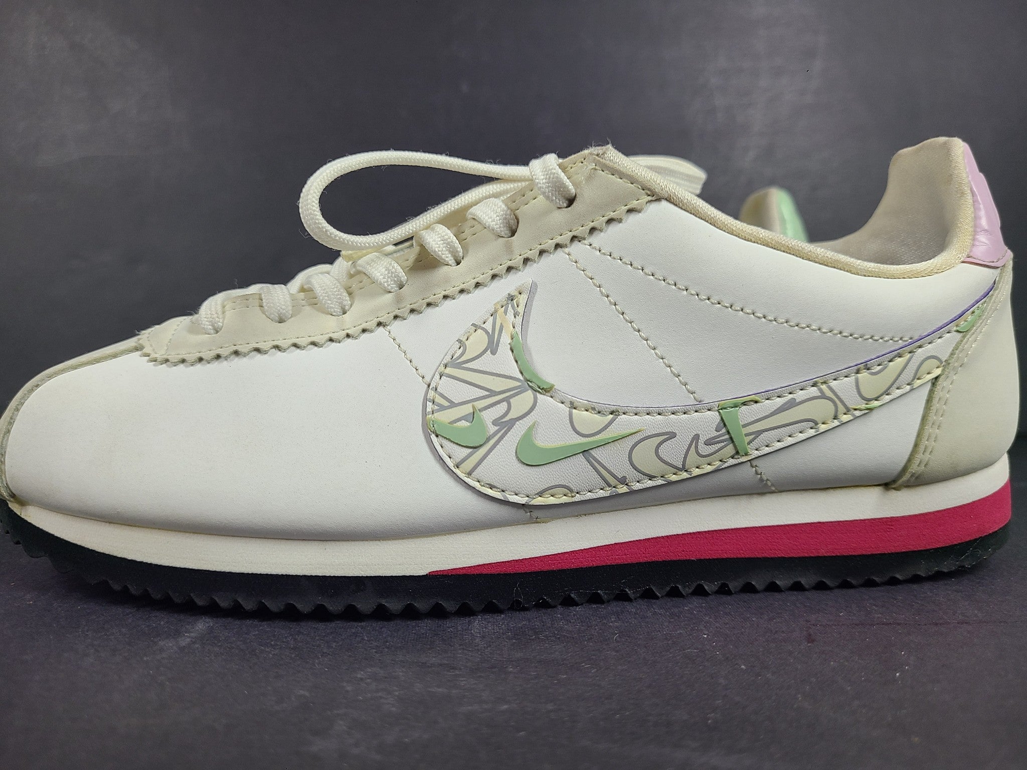 Nike Women's Classic Cortez SE "Valentine" Sneakers CI7854-100 White Size 7.5