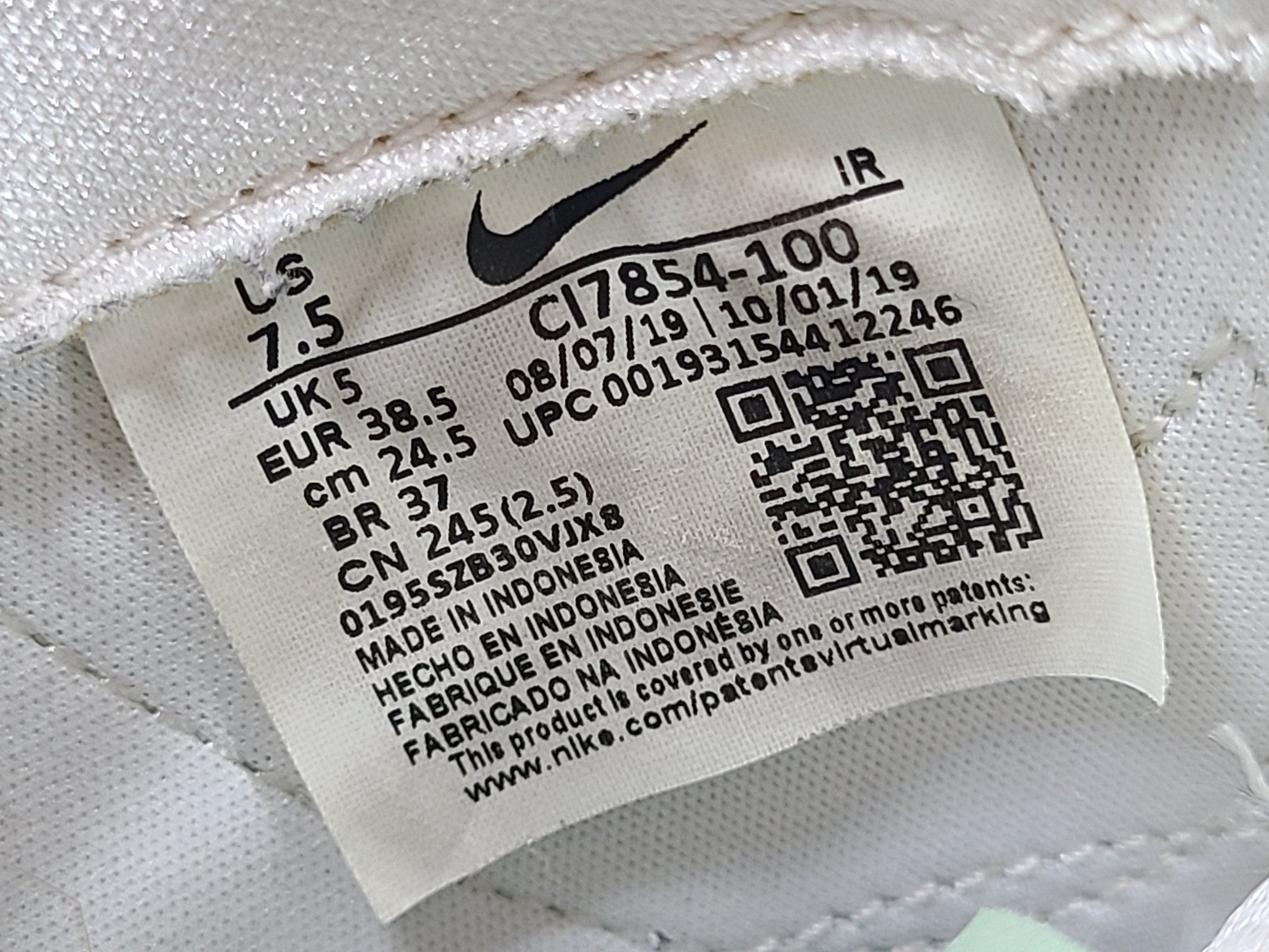 Nike Women's Classic Cortez SE "Valentine" Sneakers CI7854-100 White Size 7.5