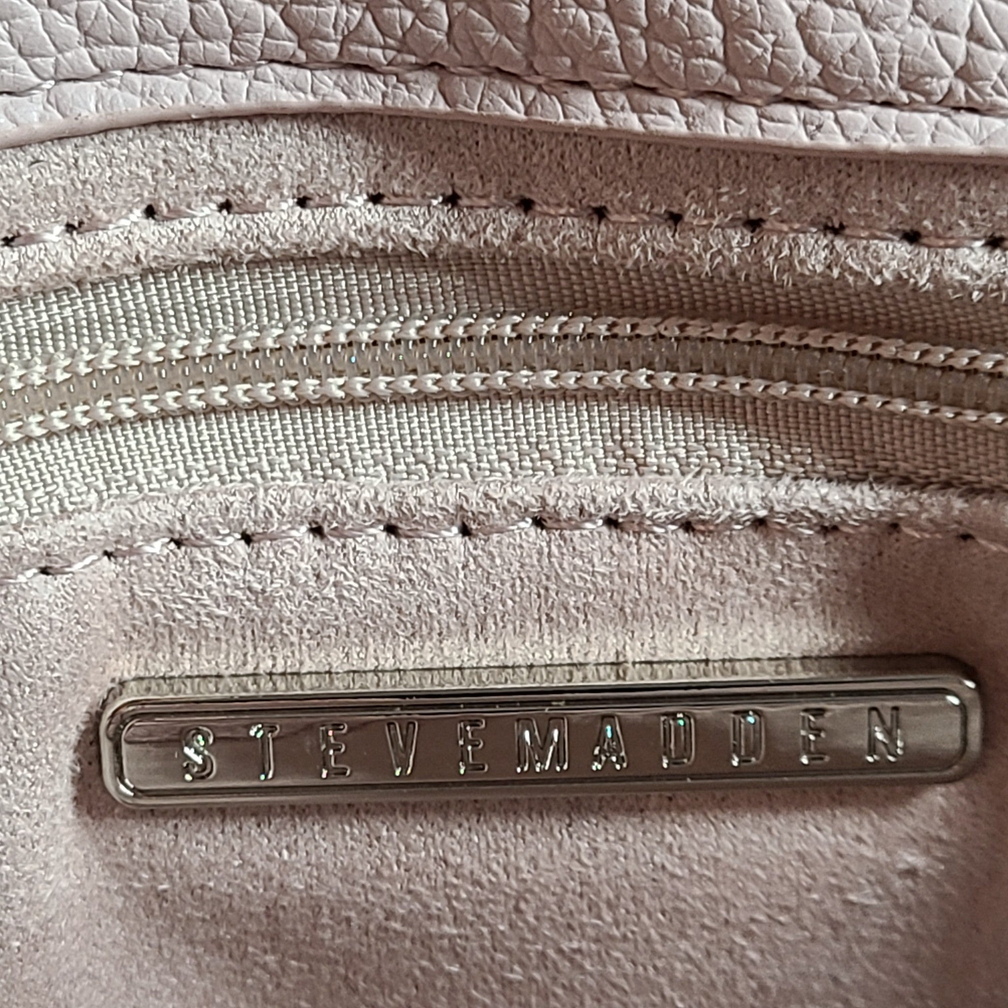 Steve Madden Bcara Crossbody Bag Purse Vegan Leather Air Pod Case Light Pink