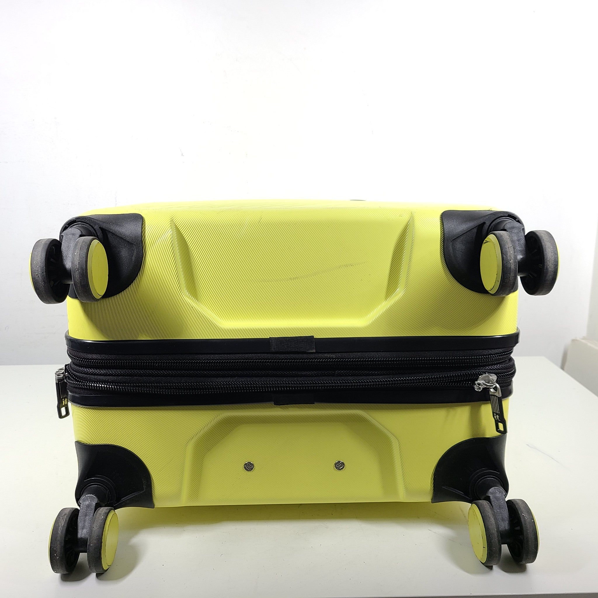 it luggage 27" Medium Spinner Expanding Hardshell Check In Luggage Light Yellow