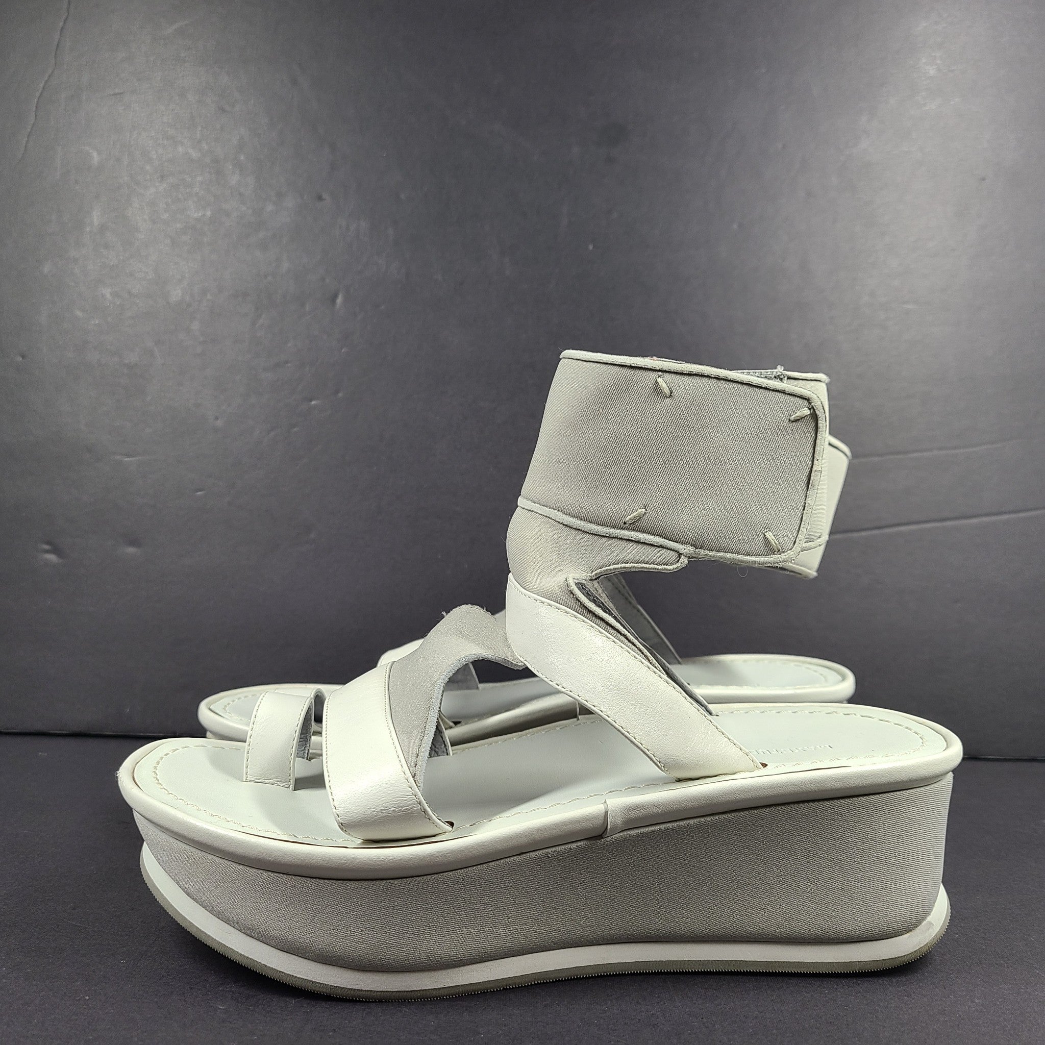 Max Studio Women's Quince Platform Sandals Neoprene Loop Toe Gray Sz 7.5
