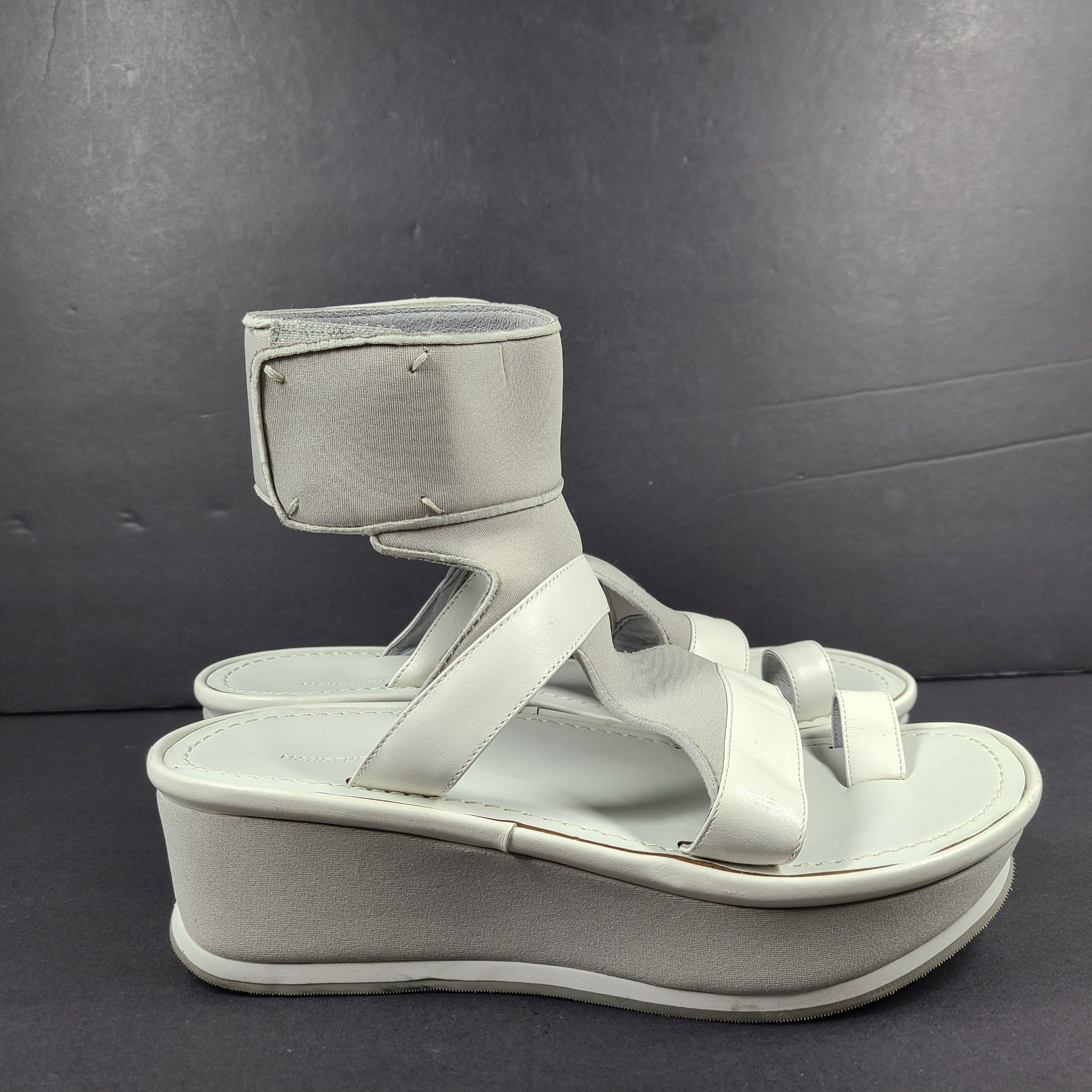 Max Studio Women's Quince Platform Sandals Neoprene Loop Toe Gray Sz 7.5