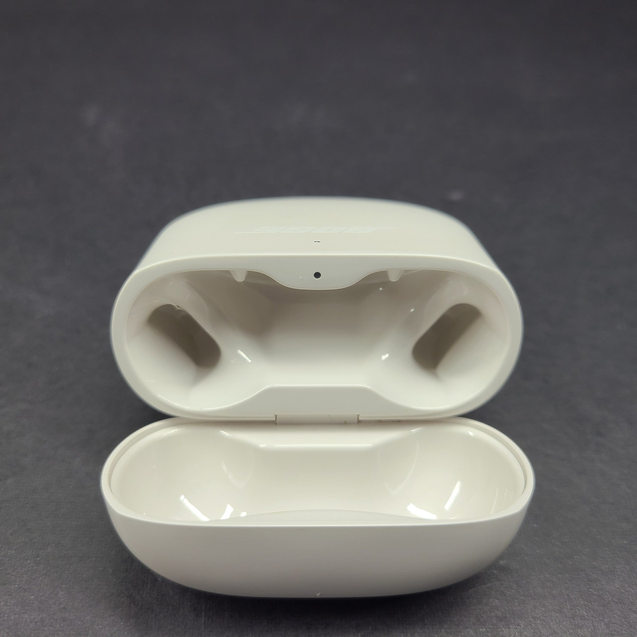 Original Bose Quietcomfort ii Earbuds 435911 Charging Case ONLY - White
