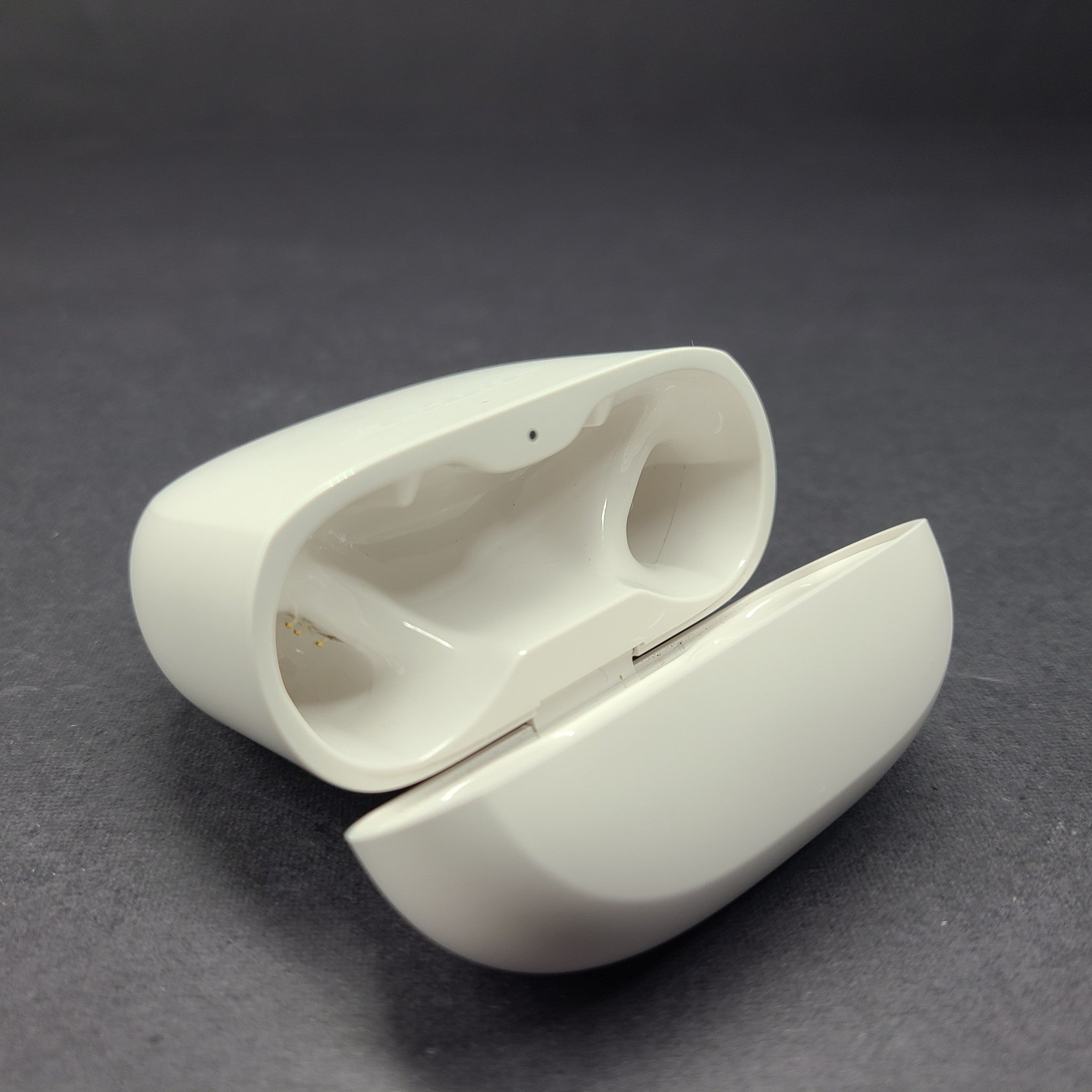 Original Bose Quietcomfort ii Earbuds 435911 Charging Case ONLY - White