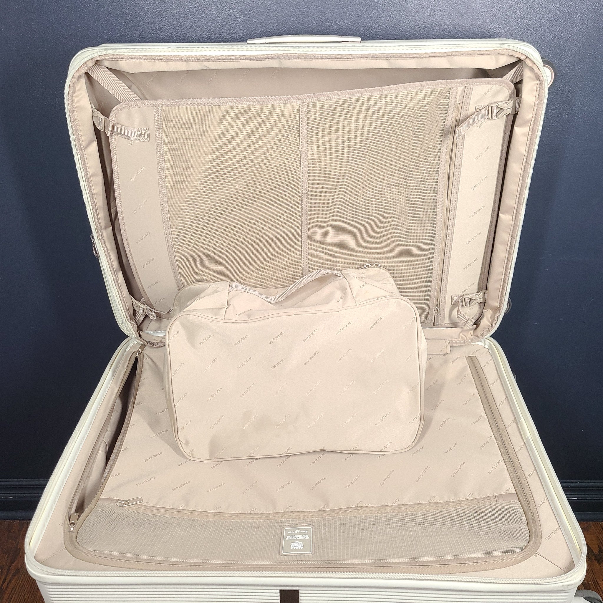 Samsonite Minter 29" Spinner Luxury Suitcase Hardside Lightweight TSA Lock Ivory