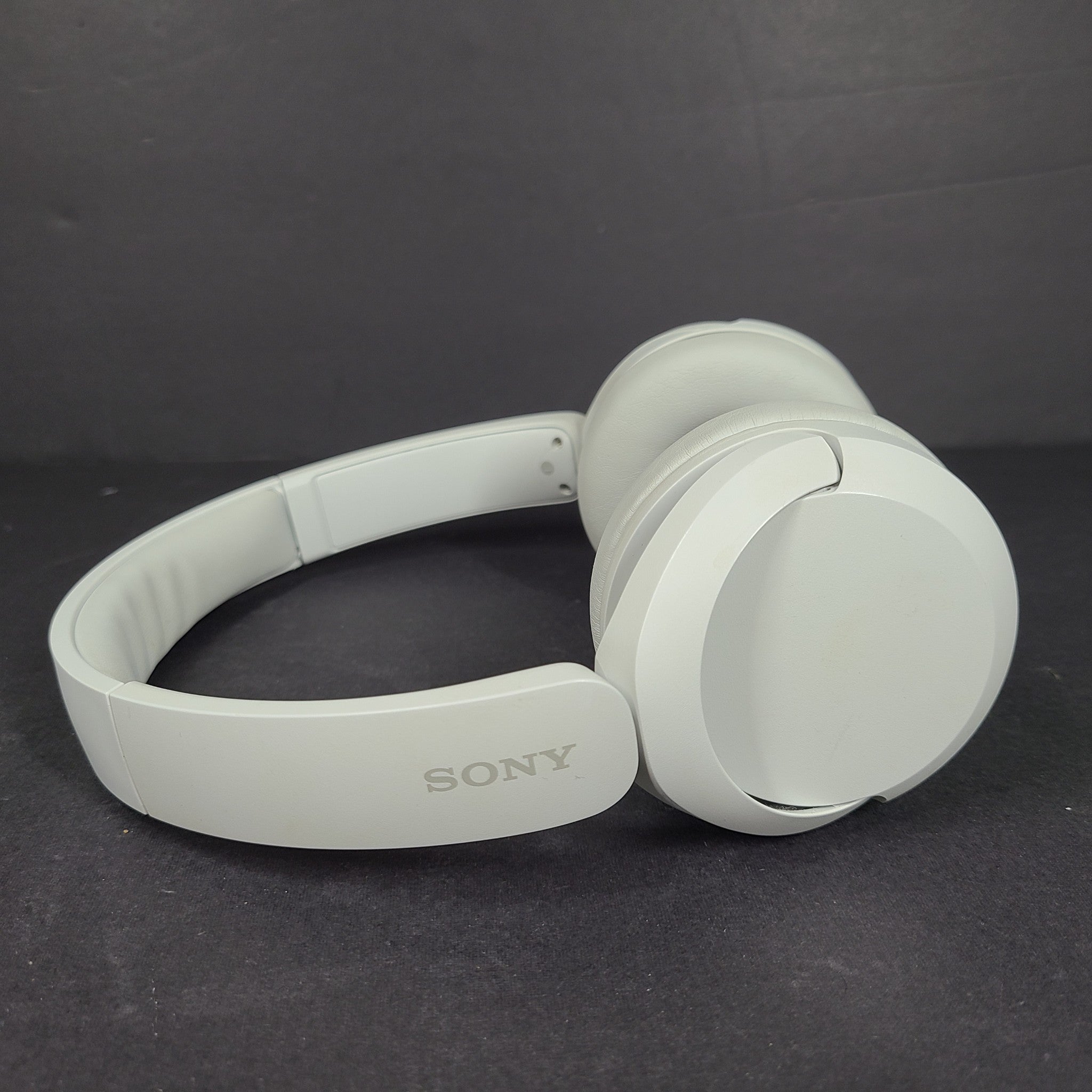 Sony WH-CH520 Wireless Bluetooth On the Ear Headphones - White