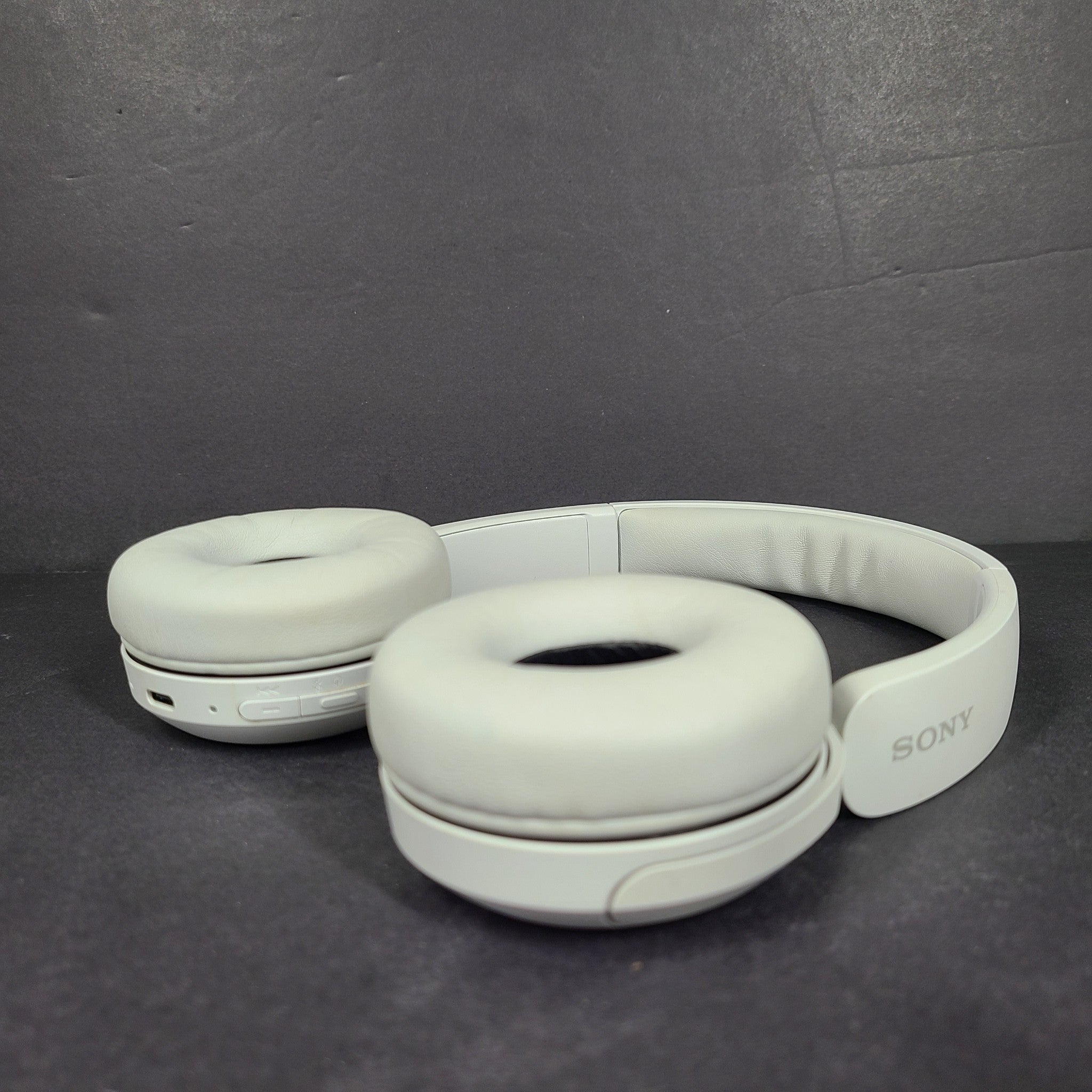 Sony WH-CH520 Wireless Bluetooth On the Ear Headphones - White