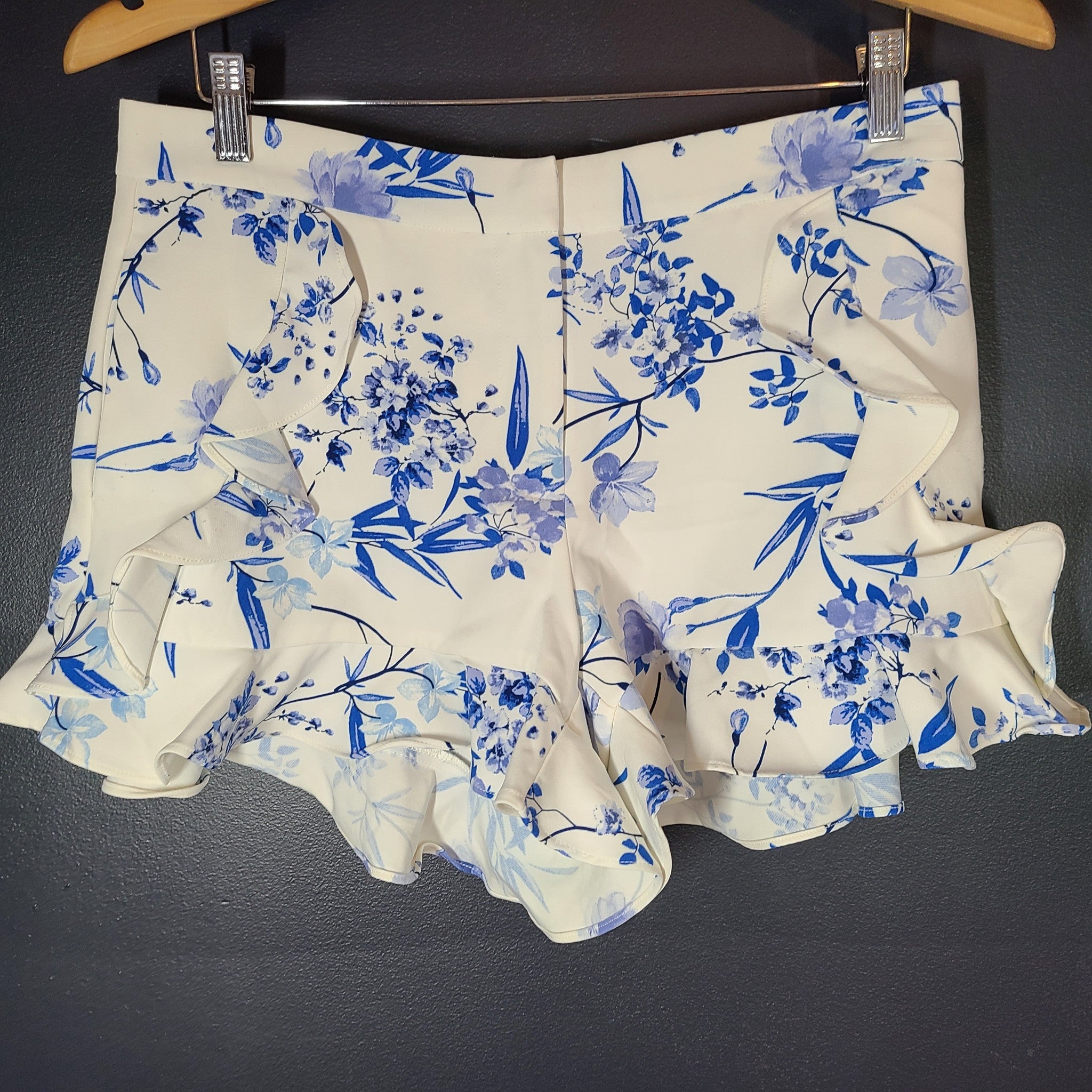 Soho Apparel Women's Floral Shorts with Ruffles White Blue Cottagecore Sz 6
