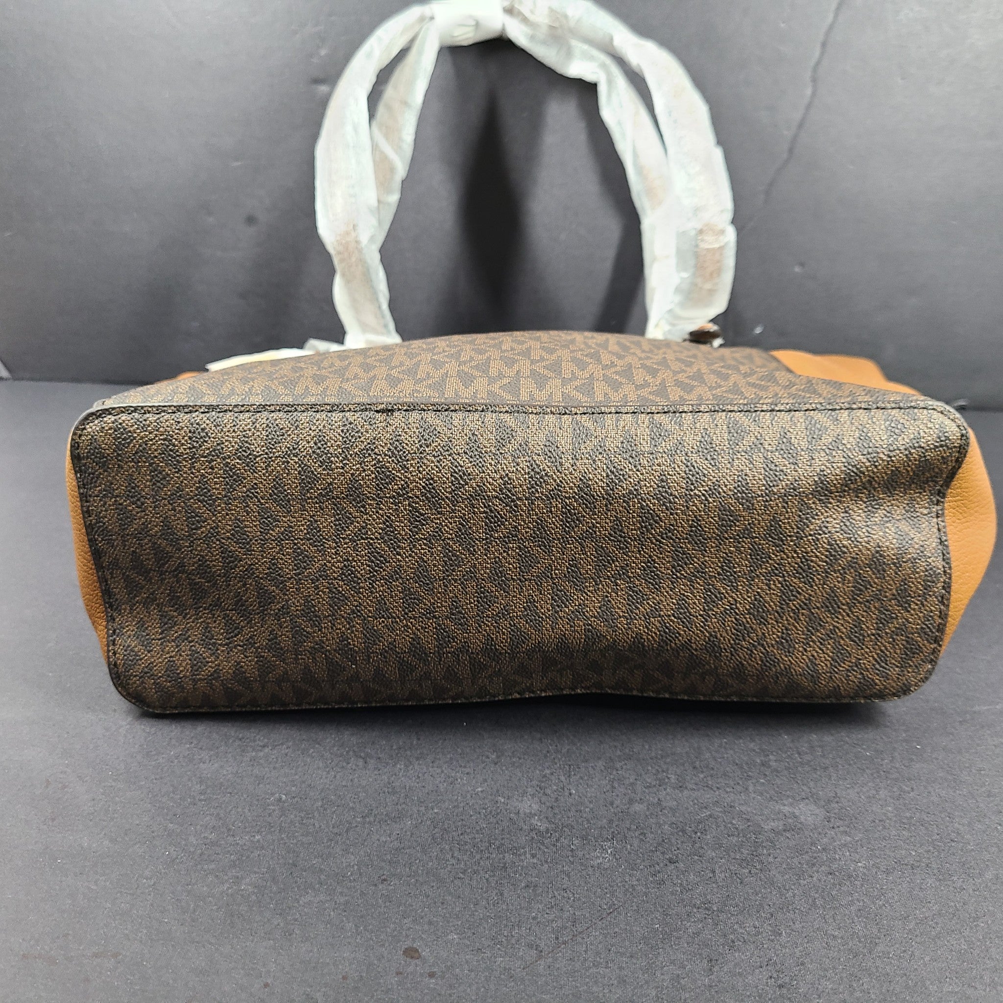 Michael Kors Womens Charlotte Large Logo Top-Zip Tote Bag 35T0GCFT3B