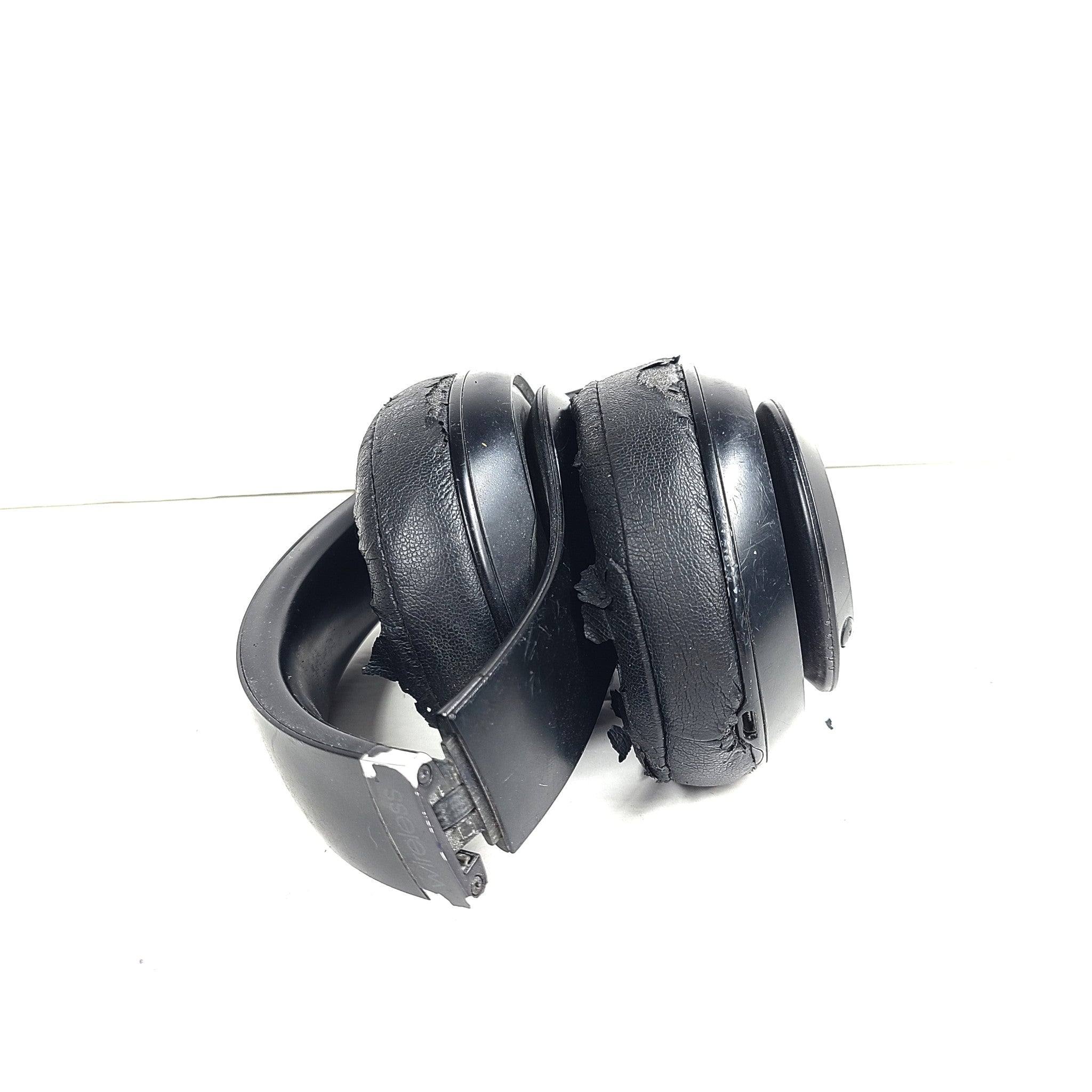 Beats by Dr. Dre Studio3 Over the Ear Wireless Headphones Black - A1914 - READ!