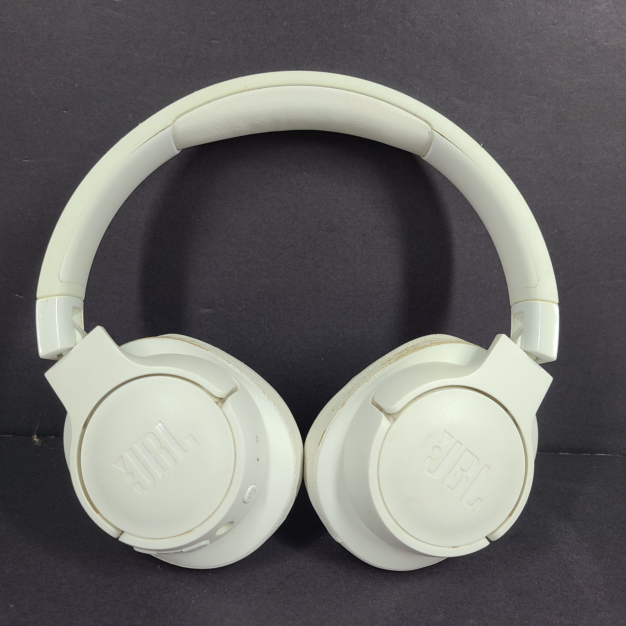 JBL Tune 700BT Wireless Over-Ear Headphones Bluetooth White READ