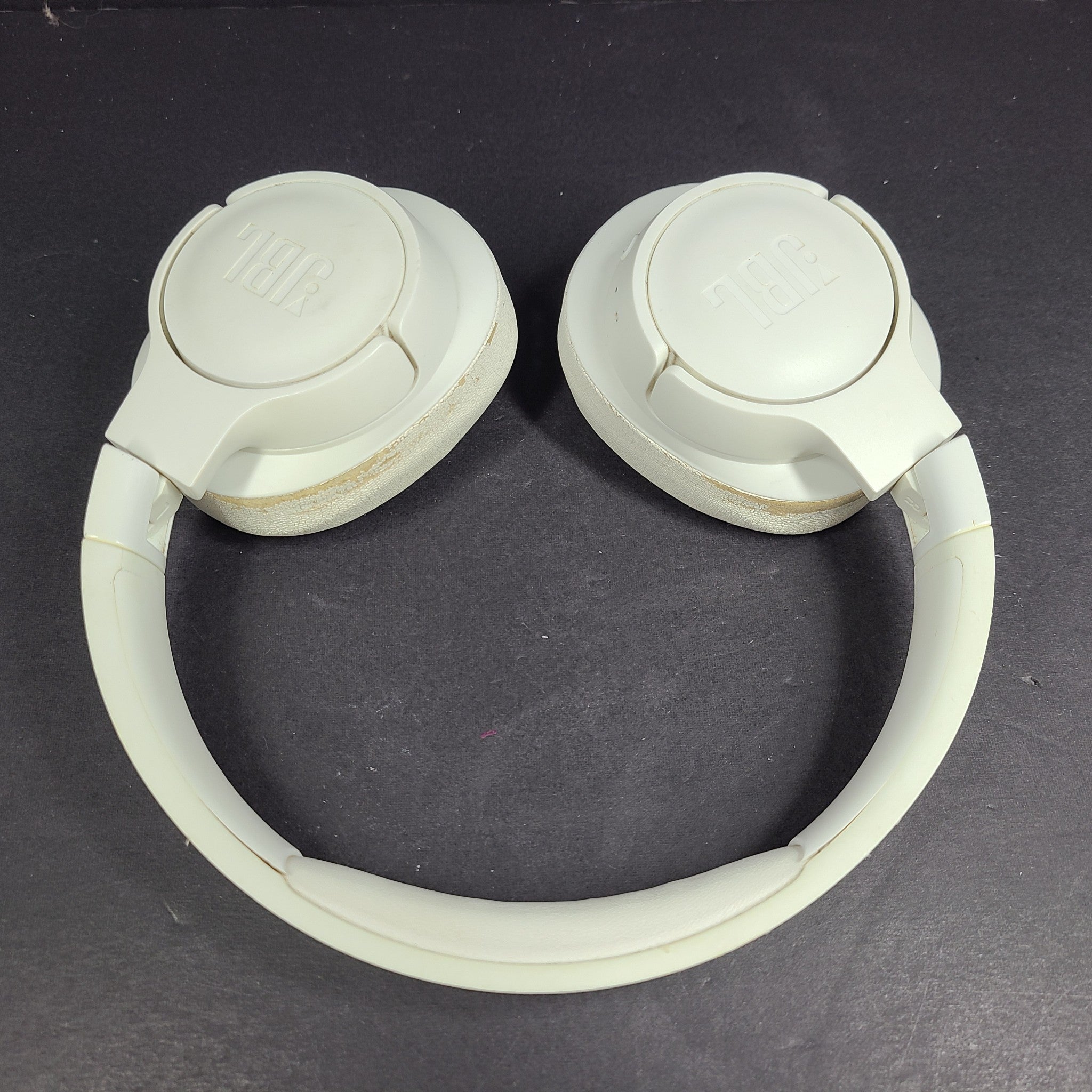 JBL Tune 700BT Wireless Over-Ear Headphones Bluetooth White READ