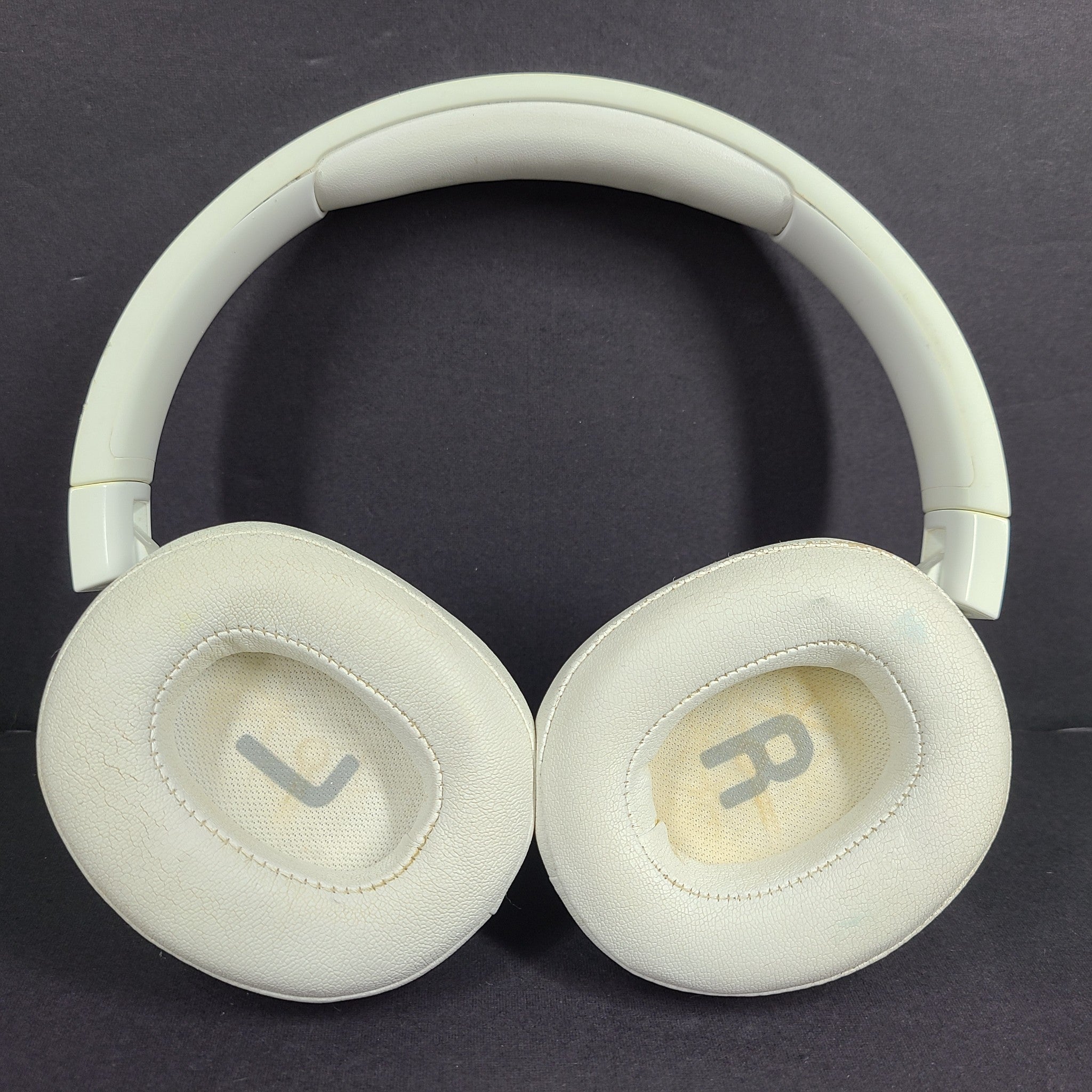 JBL Tune 700BT Wireless Over-Ear Headphones Bluetooth White READ