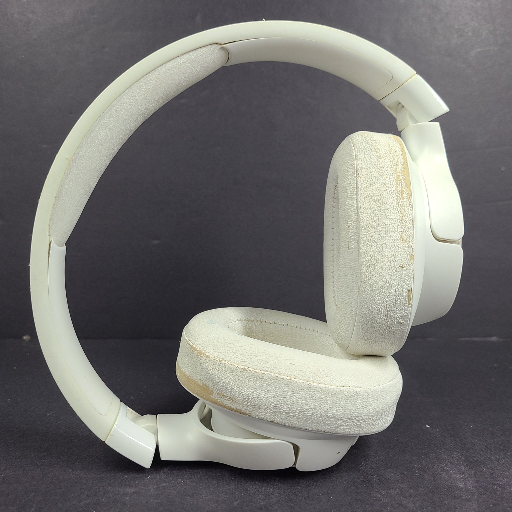 JBL Tune 700BT Wireless Over-Ear Headphones Bluetooth White READ