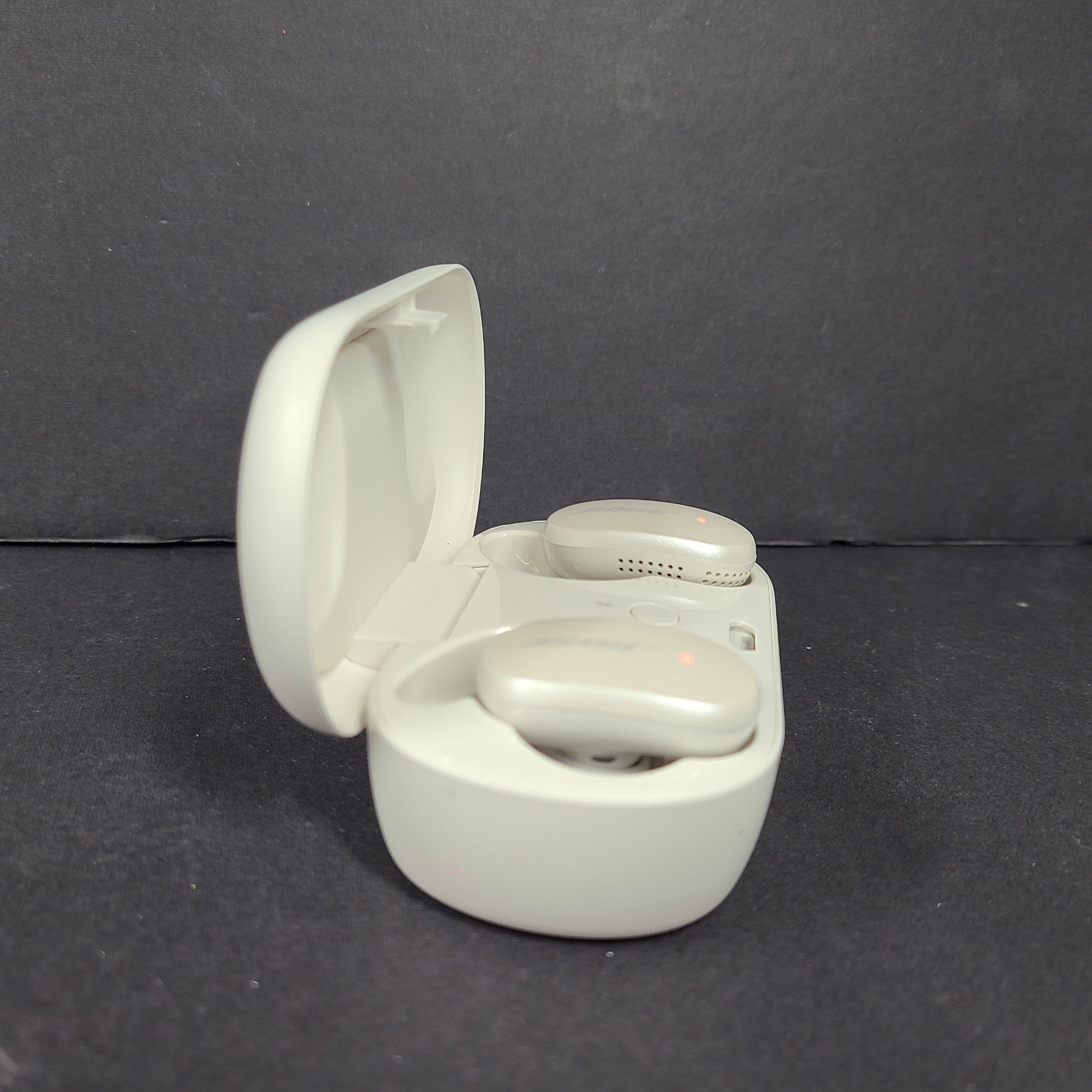 Bose QuietComfort Noise Cancelling True Wireless Earbuds w/ Case 429708 - White