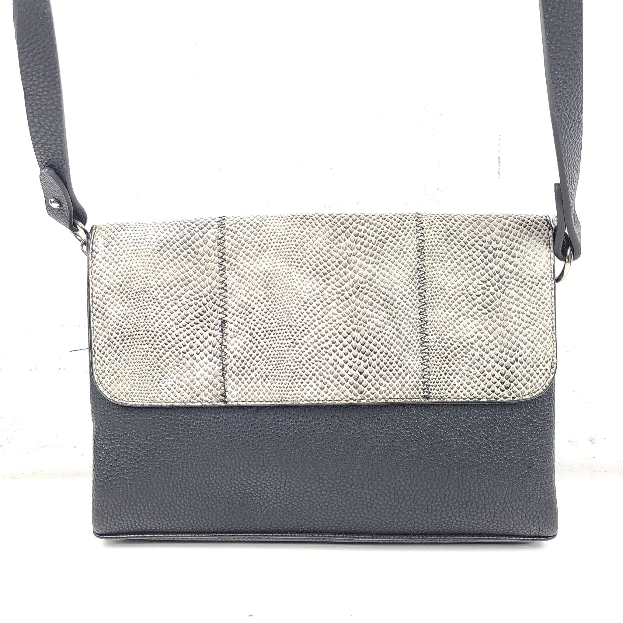 Parfois Women's Crossbody Bag Flap Closure Animal Snake Print Faux Leather Black