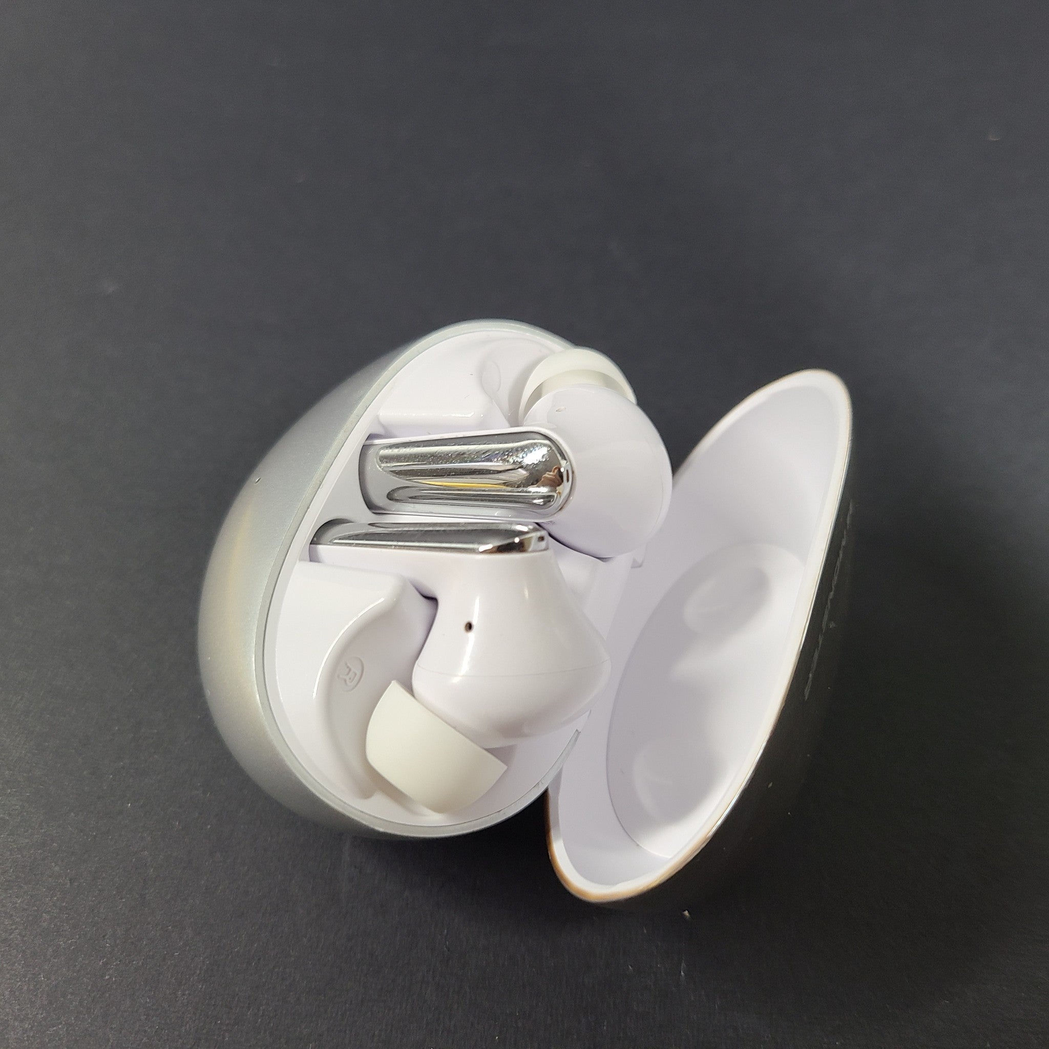 Monster N-Lite 203 AirLinks MH22163 Wireless Earbuds Bluetooth Headphones SILVER