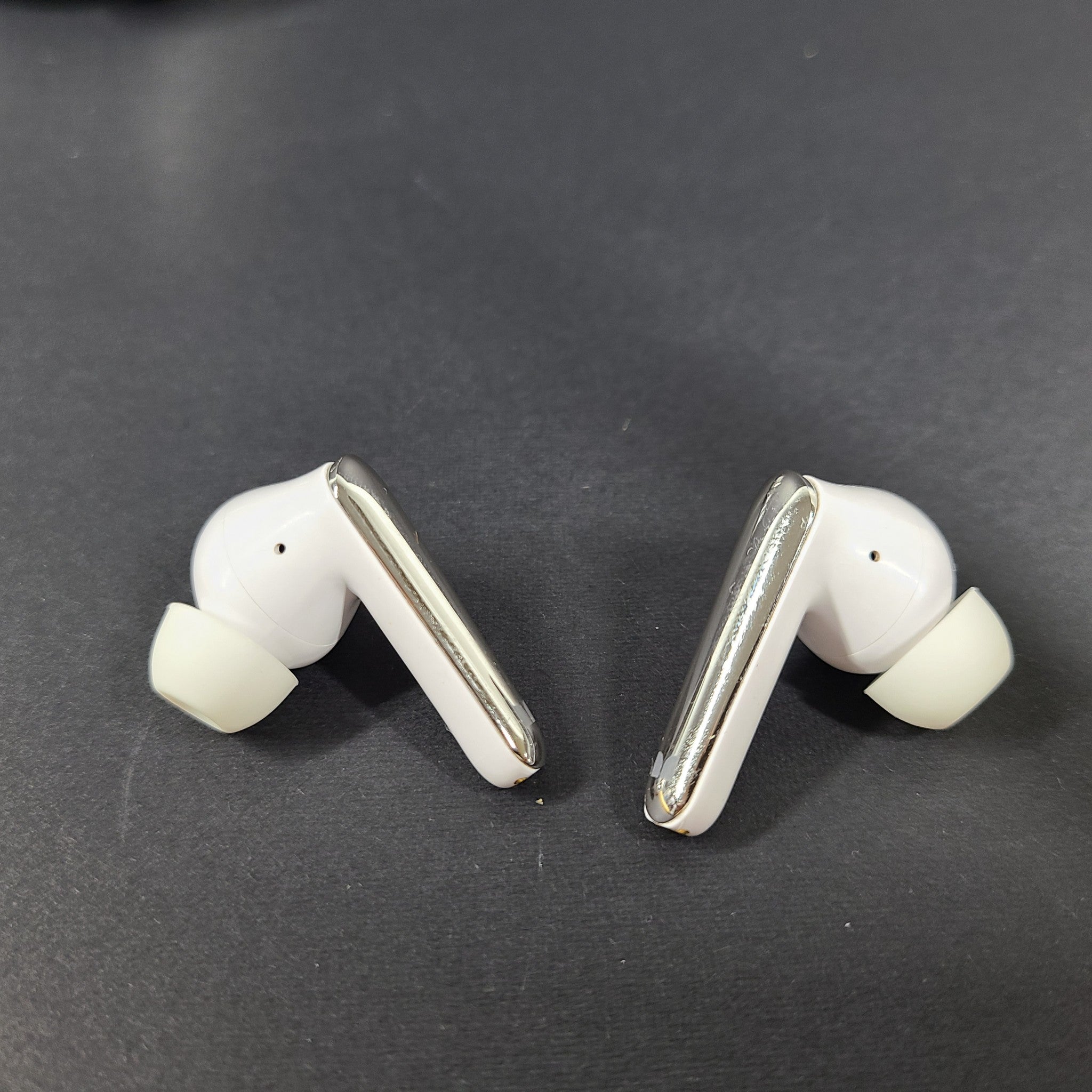 Monster N-Lite 203 AirLinks MH22163 Wireless Earbuds Bluetooth Headphones SILVER