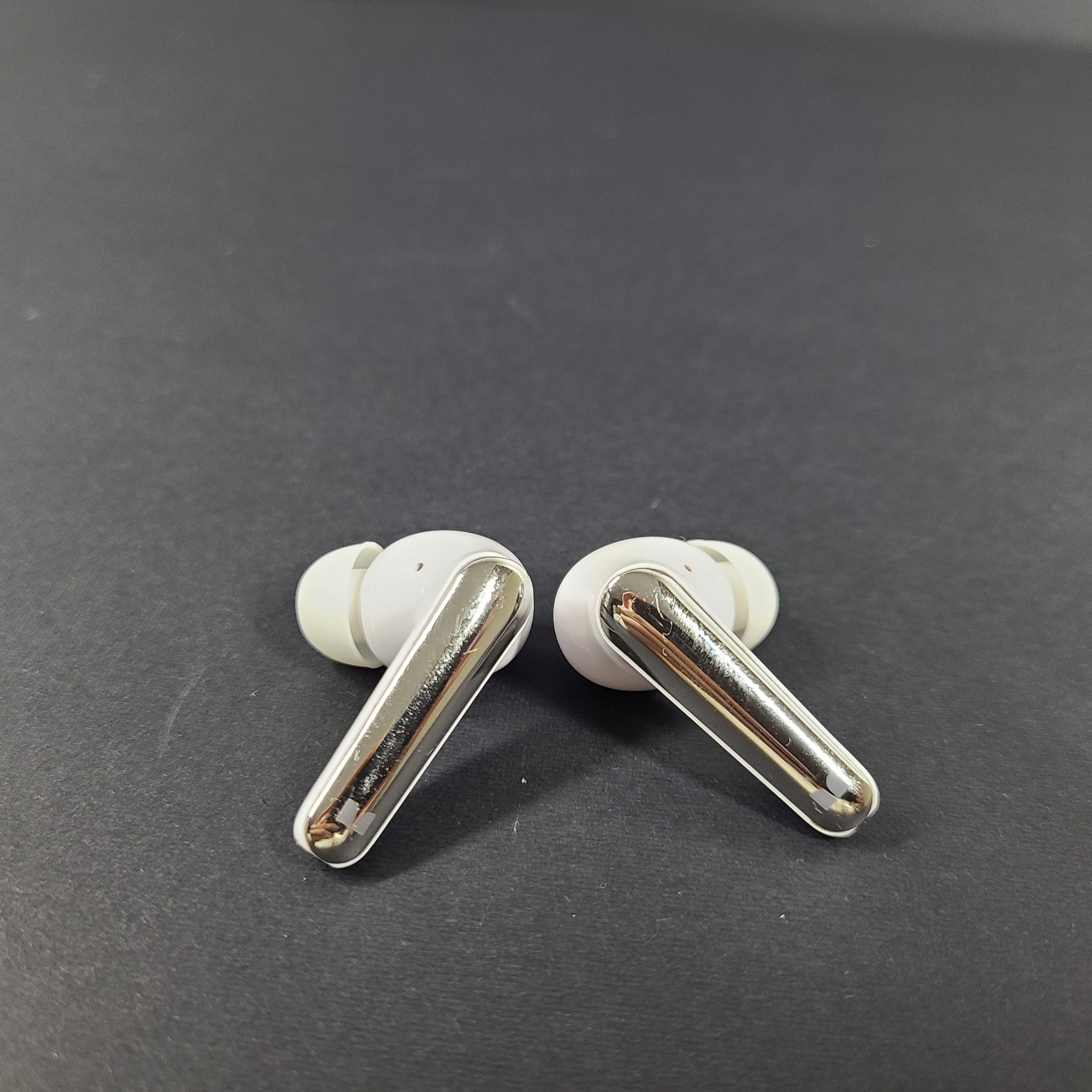 Monster N-Lite 203 AirLinks MH22163 Wireless Earbuds Bluetooth Headphones SILVER