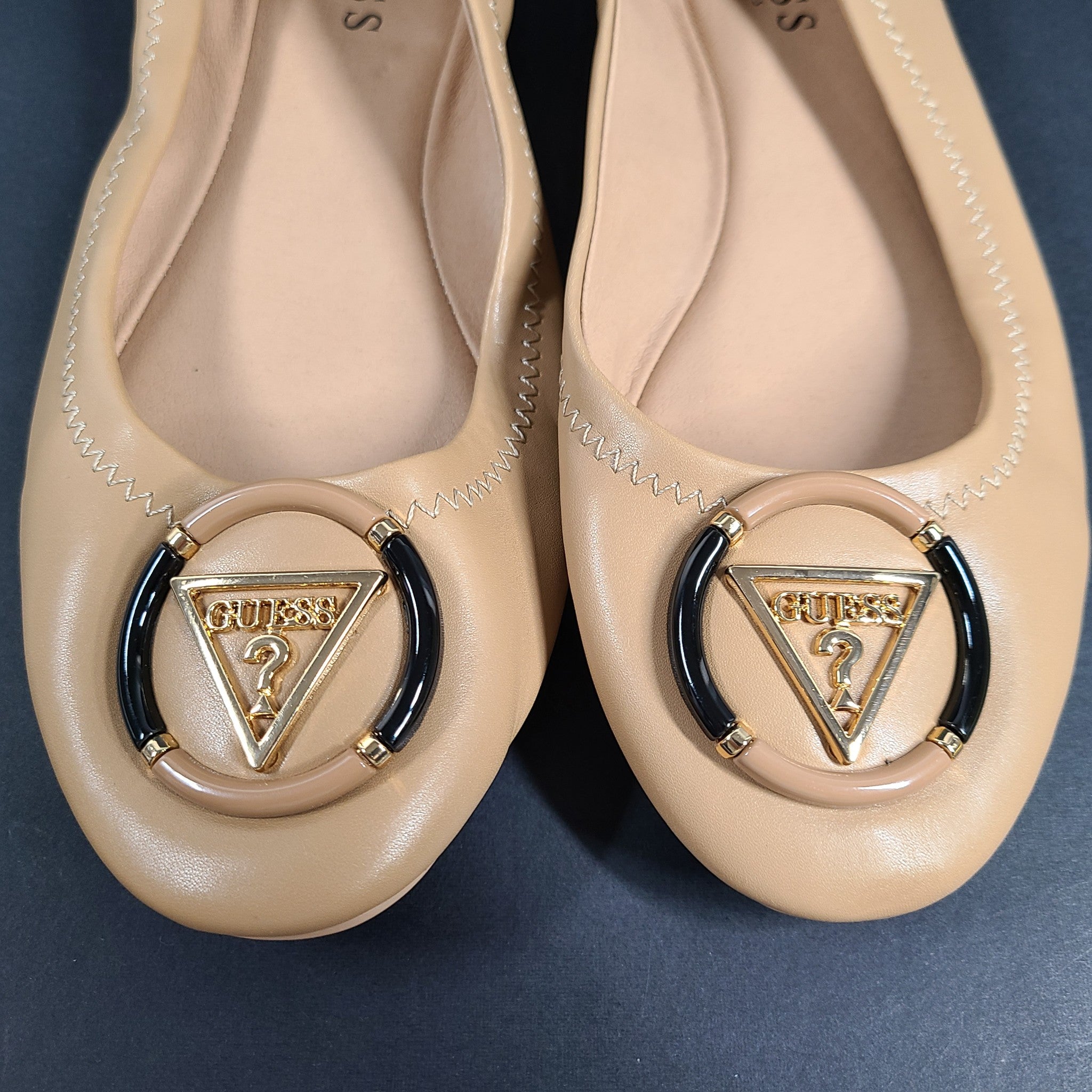Guess Women's Senna Logo Ballet Flats Shoes Faux Leather Padded Beige Sz 8