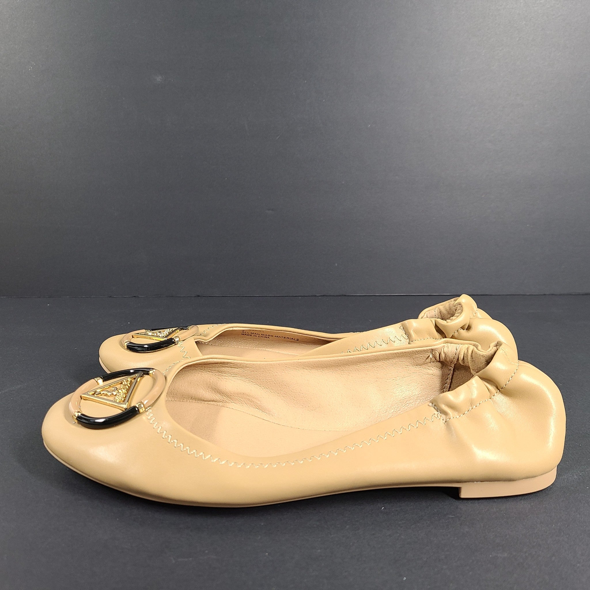 Guess Women's Senna Logo Ballet Flats Shoes Faux Leather Padded Beige Sz 8