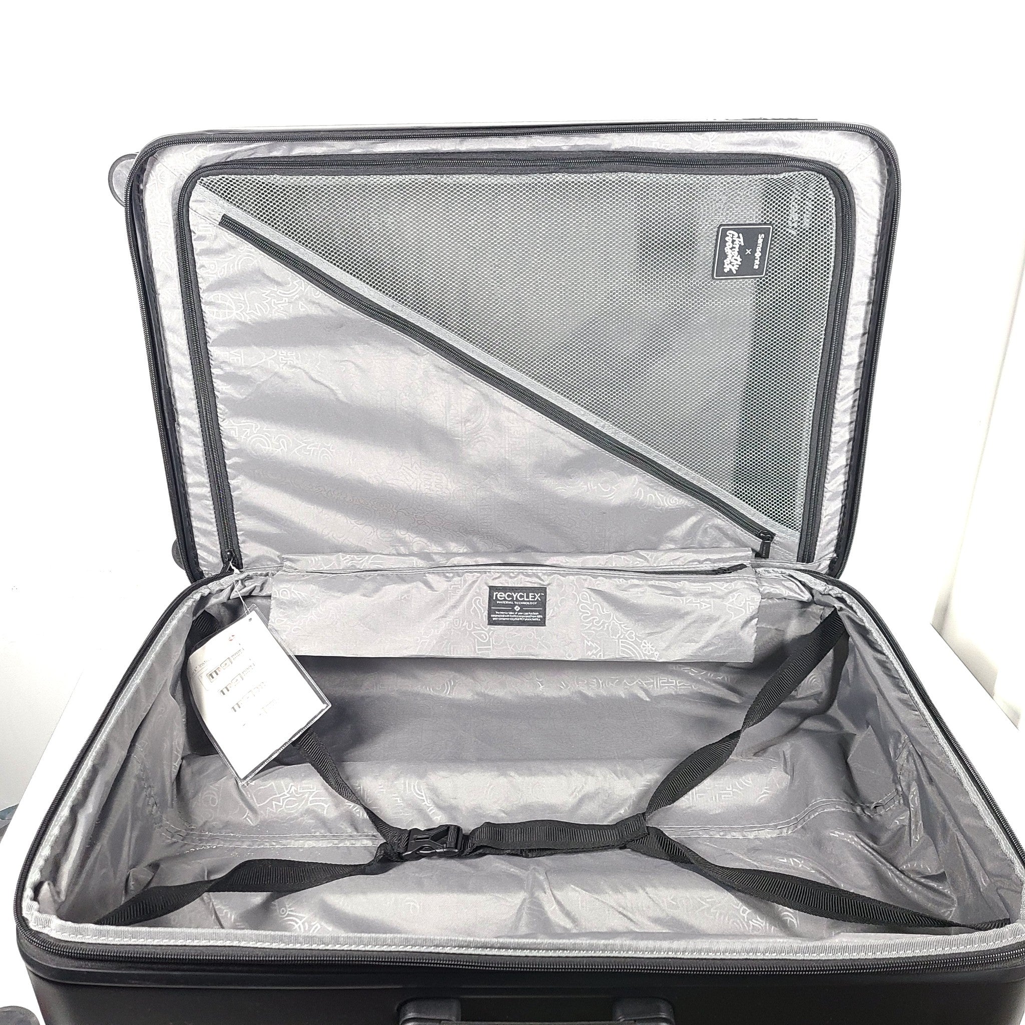 Samsonite Red 29" TOIIS C Spinner Luggage Hardshell Suitcase Expand Lock Black