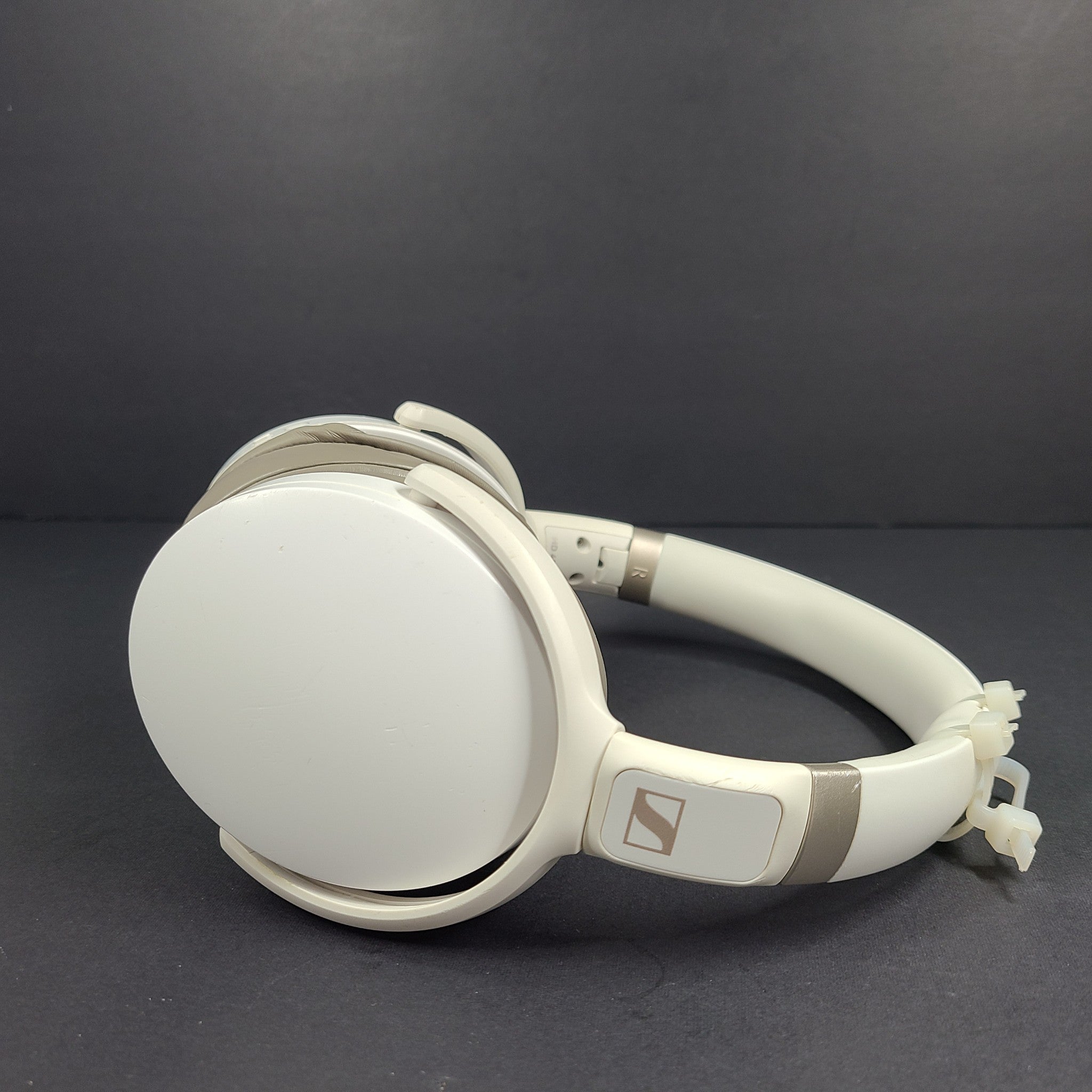 Sennheiser HD 450BT Bluetooth Wireless OverEar Headphones NC White READ